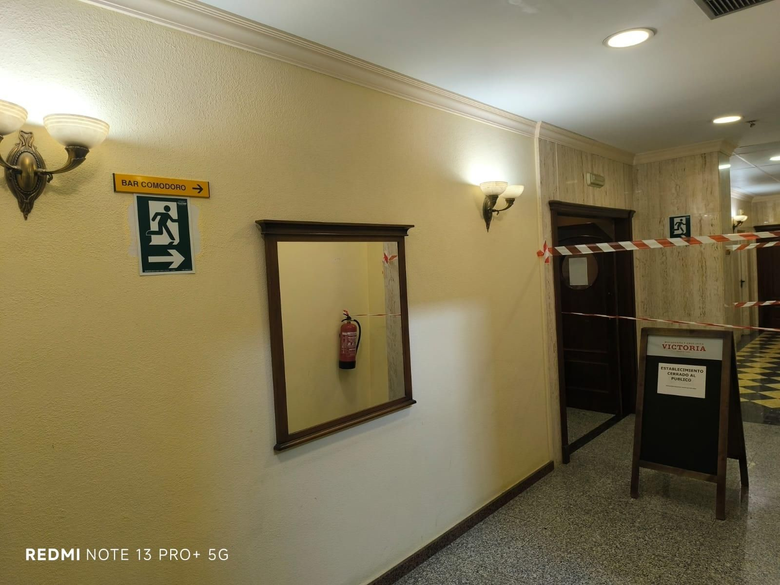 El interior del hotel de Benalmádena precintado por la Policía