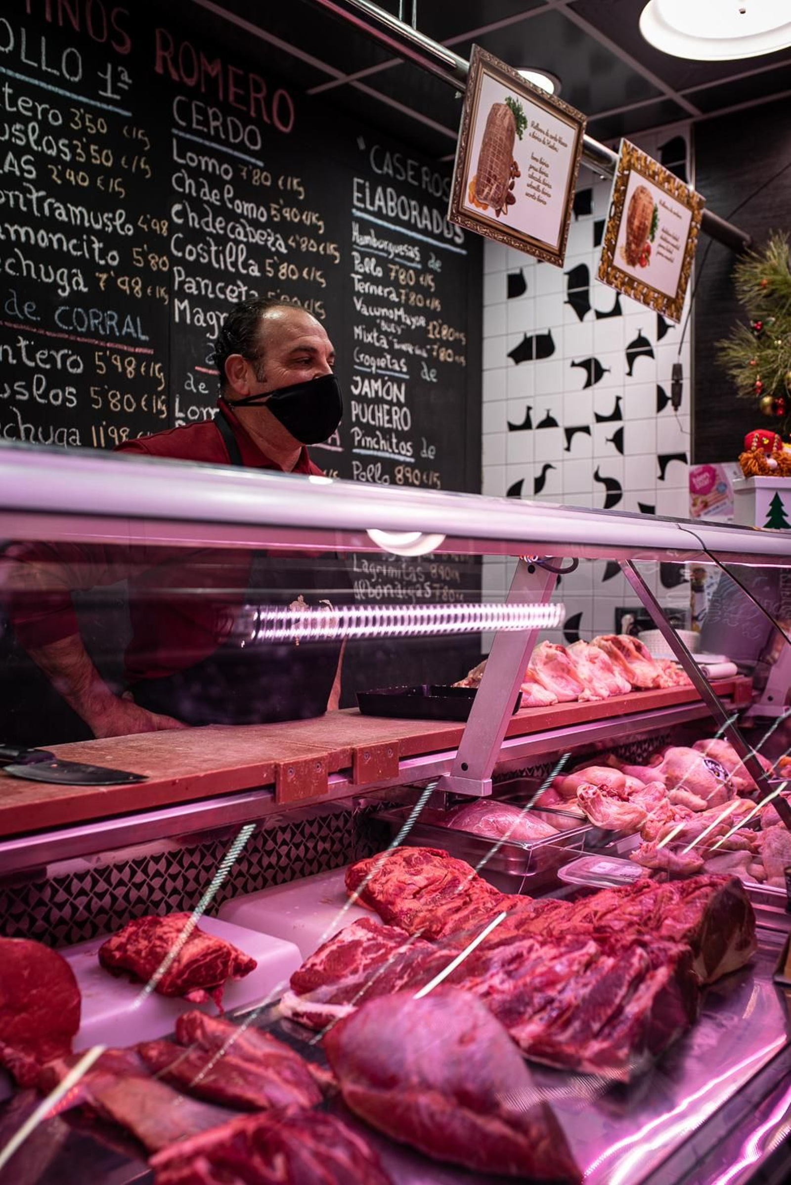 Imágenes de la mañana de compras para Nochevieja en el Mercado del Carmen