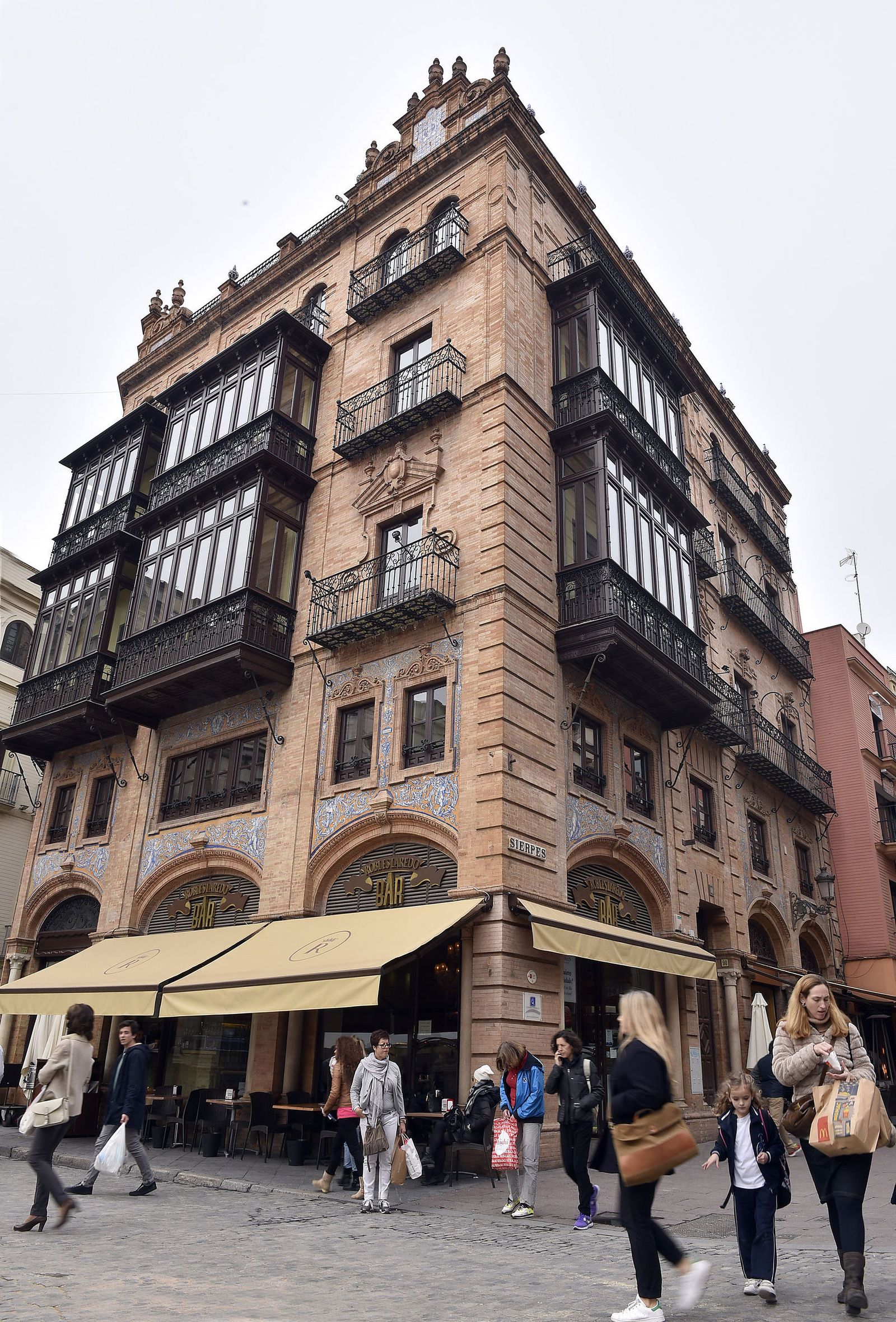 Las balconadas del edificio Laredo fueron remozadas a finales de 2015.