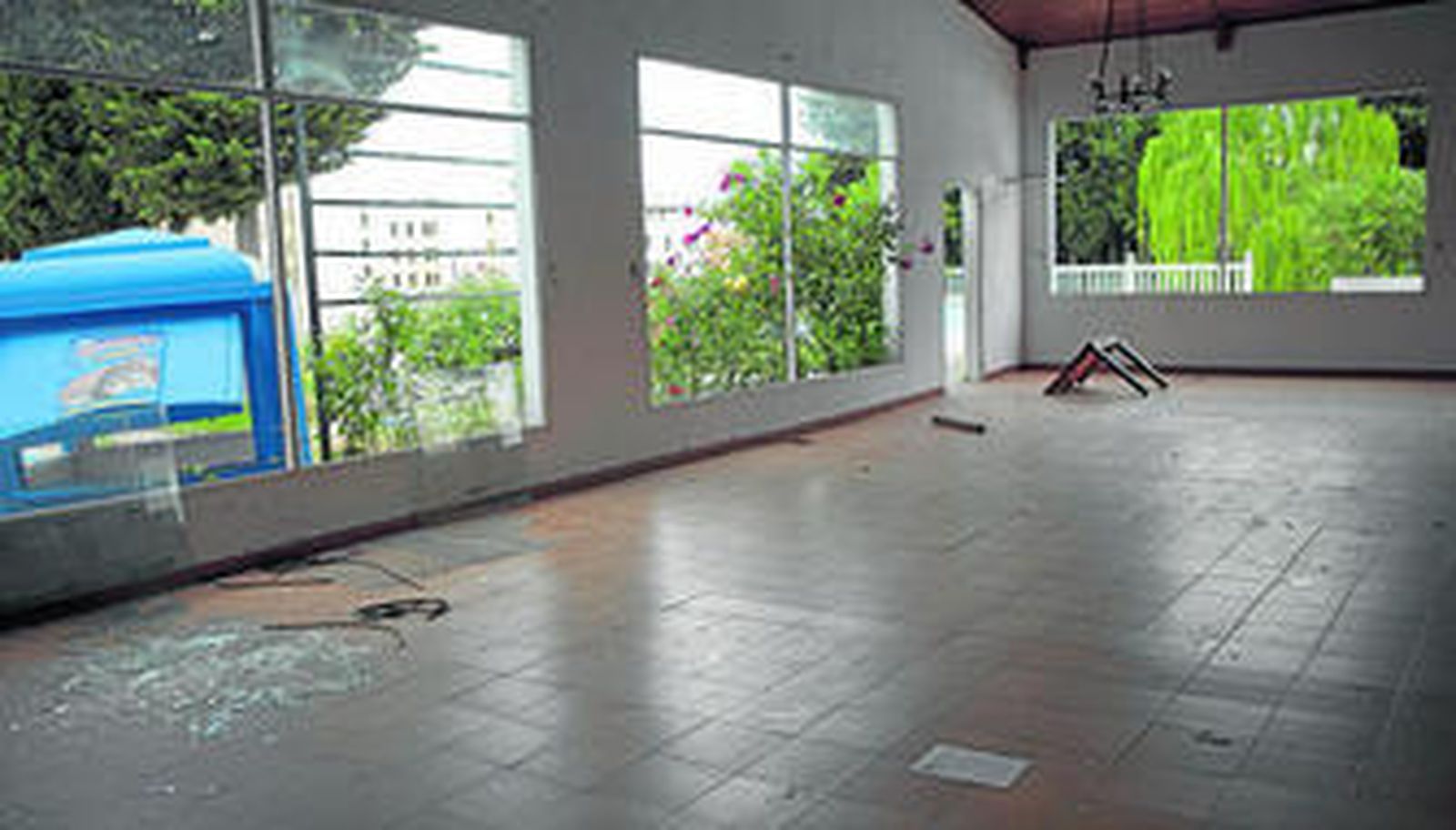 Estado en el que se encuentra parte del complejo de la piscina descubierta.