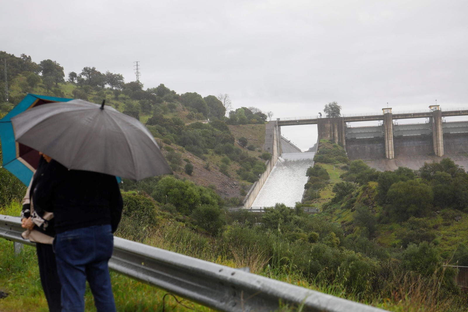 El desembalse del pantano de Navallana, en imágenes