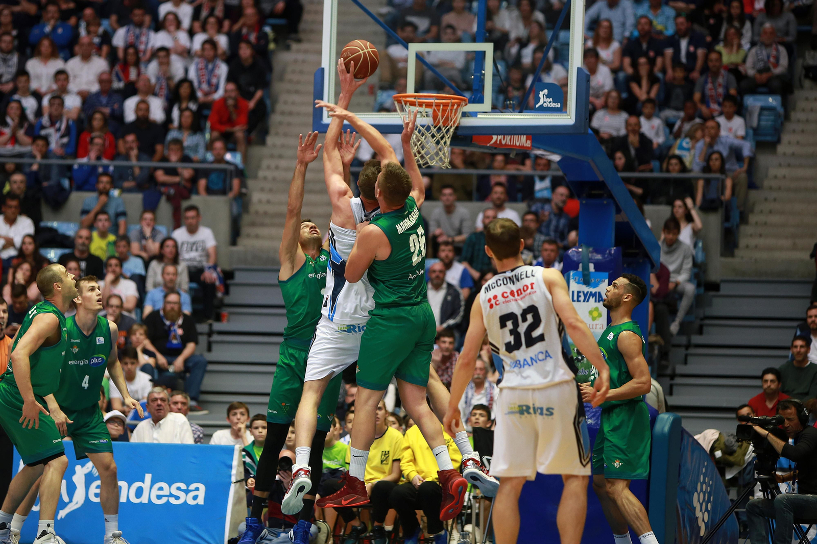 Las imágenes del Obradoiro-Betis E-Plus