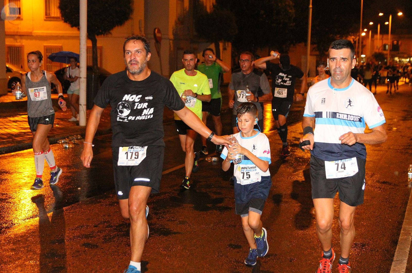 La VII Carrera Nocturna de Huelva en imágenes