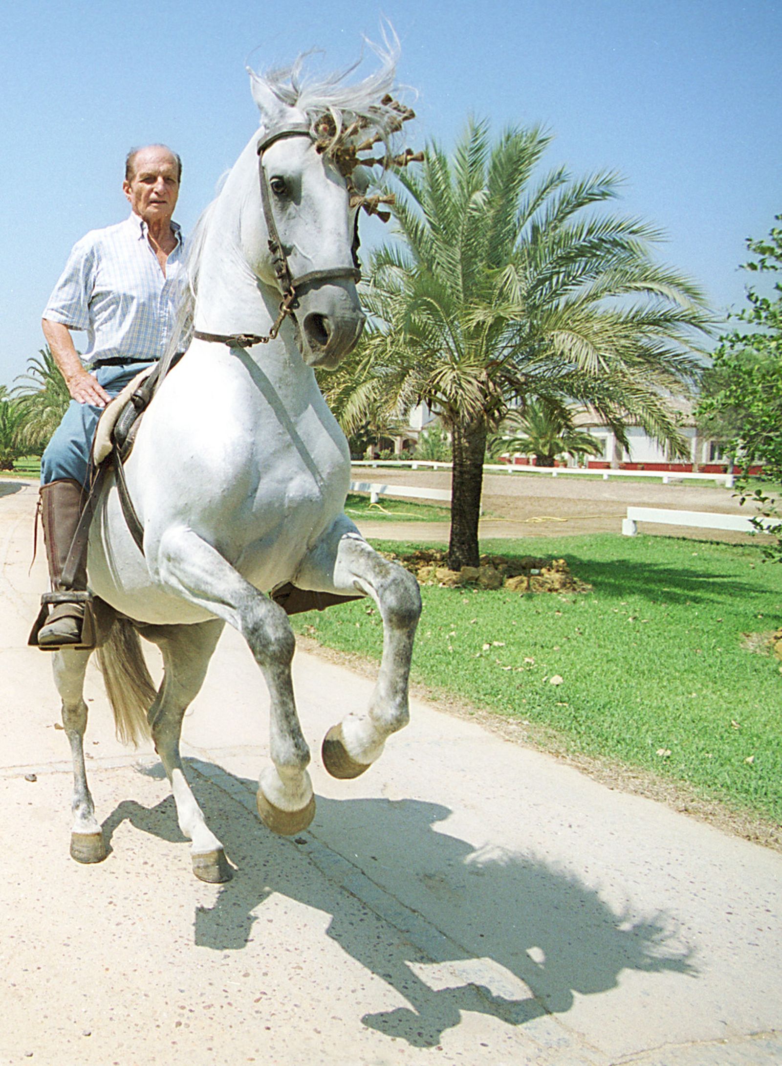 Ángel Peralta, montando en el Rancho el Rocío en septiembre de 2000.