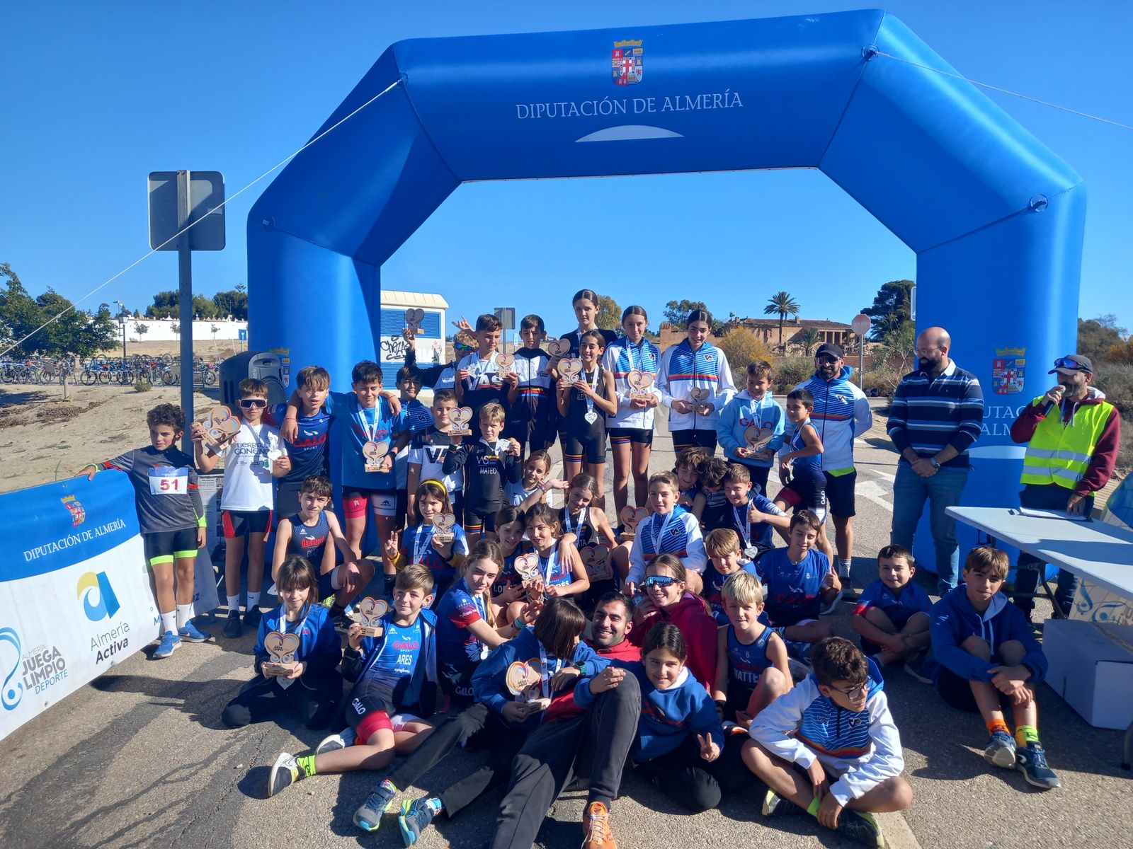 Podio completo de la prueba celebrada en Mojácar del Circuito Duatlón Cross de los Juegos Deportivos Educativos de Almería.
