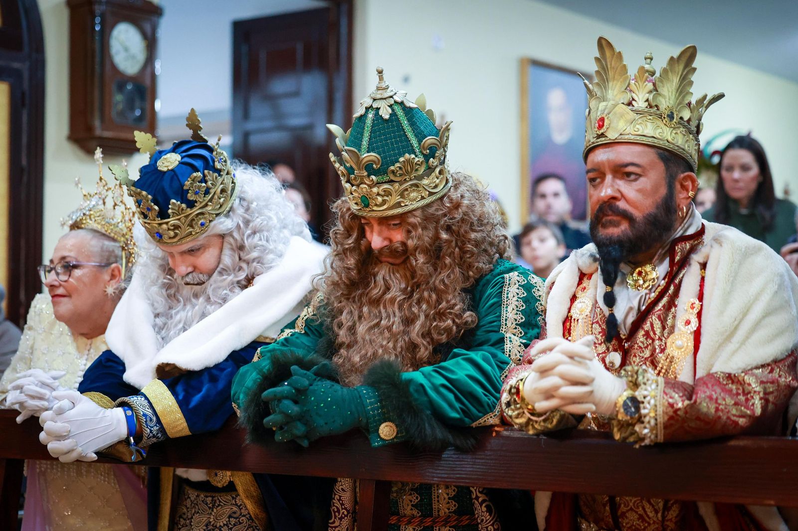 Imágenes de los Reyes Magos en Cádiz: muchas visitas oficiales en la mañana y todo listo para la Cabalgata por la tarde