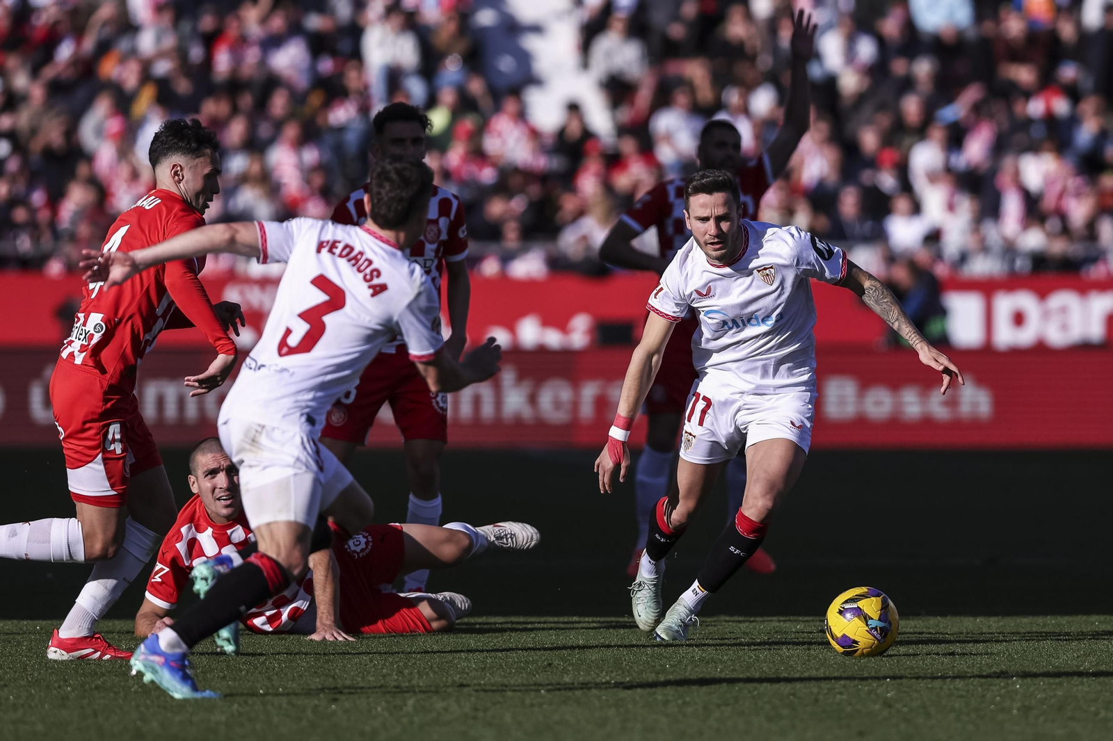 Las fotos del pobrísimo paso de Saúl Ñíguez por el Sevilla