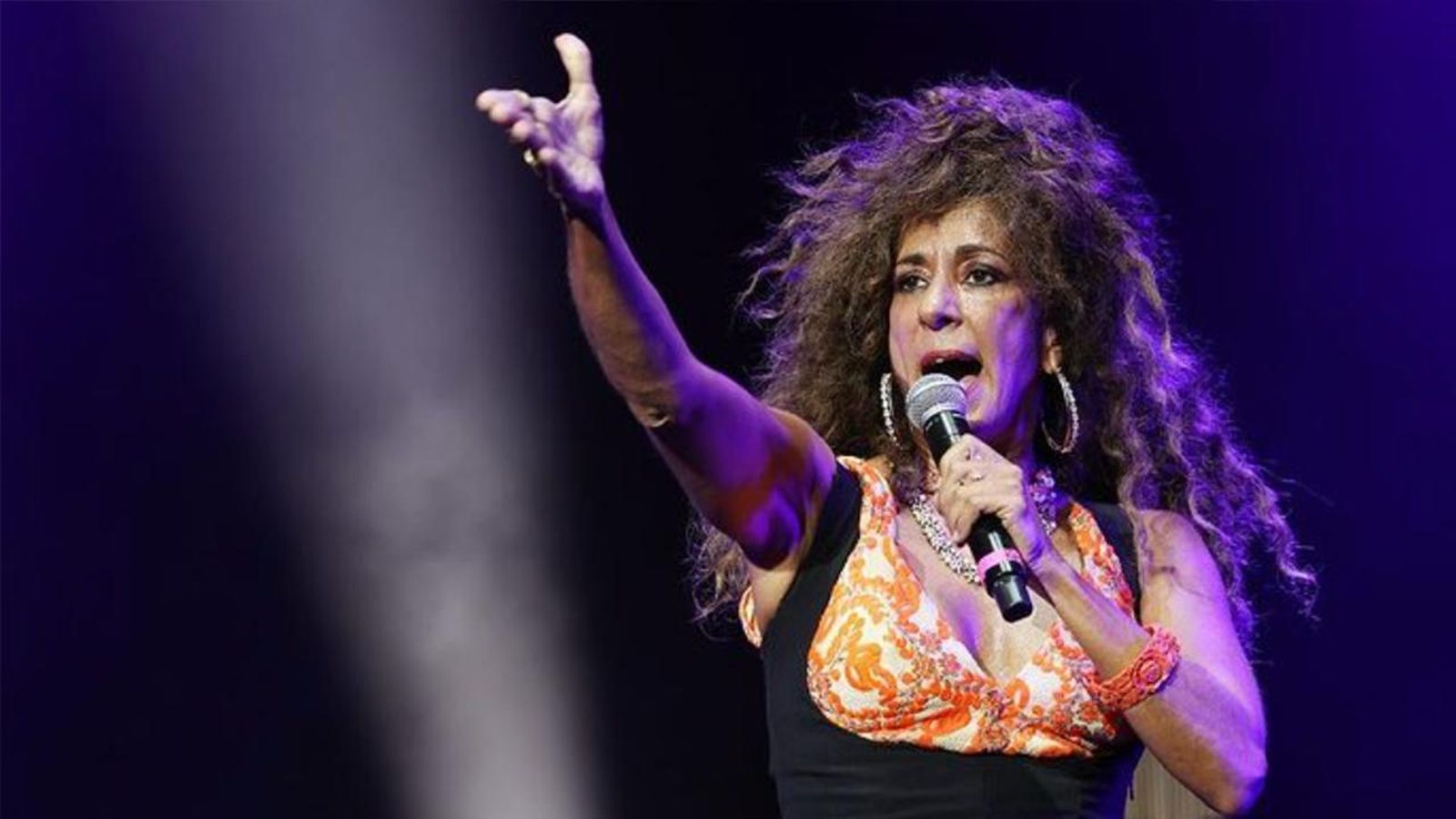 Rosario Flores canta sus mejores temas en un jardín secreto