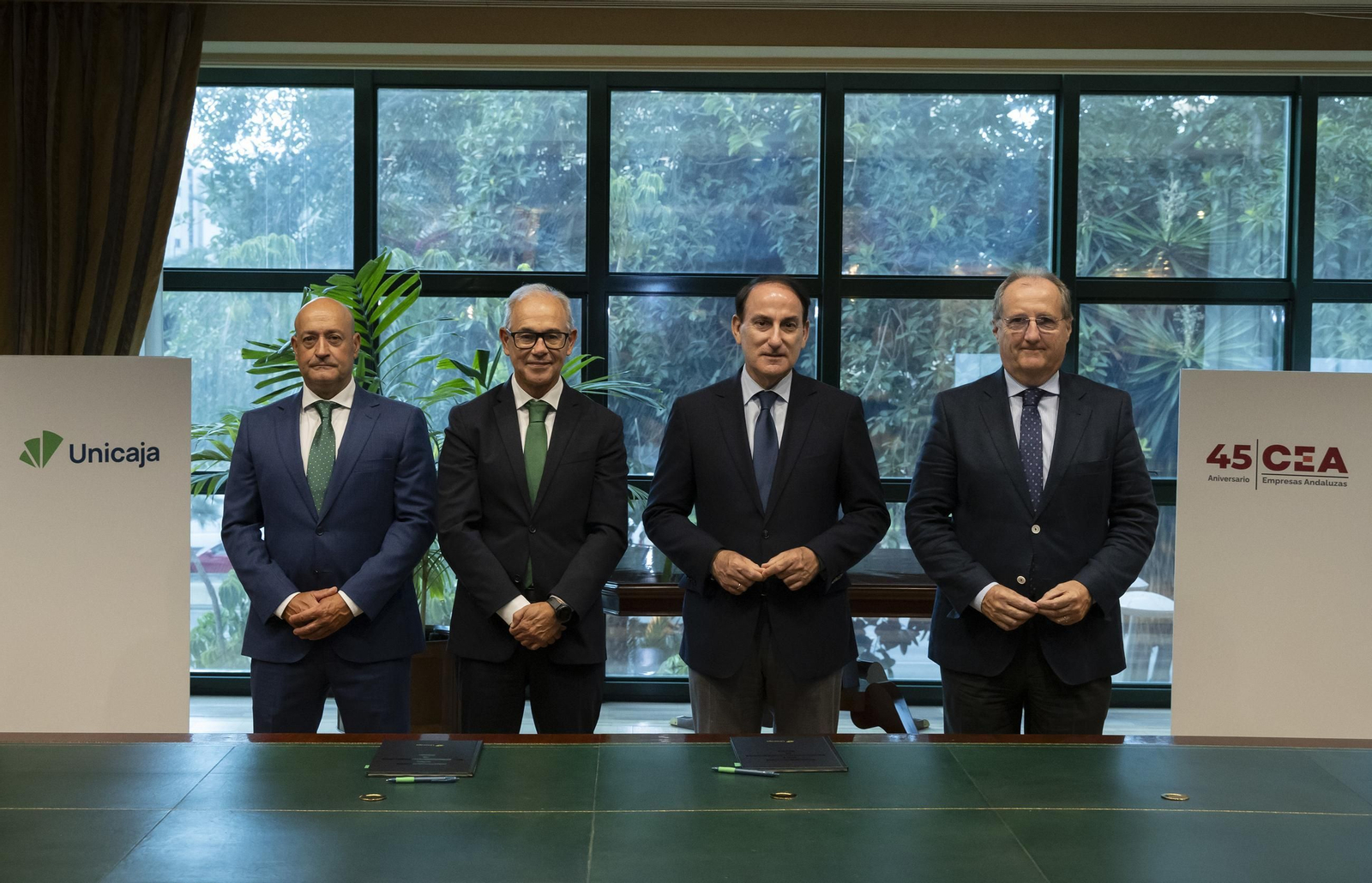 Miguel Ángel Fernández, director  de Banca de Empresas de Unicaja; Isidro Rubiales, CEO de Unicaja; Javier  González  de  Lara,  presidente  de CEA, y Luis Fernández-Palacios, secretario general de CEA.