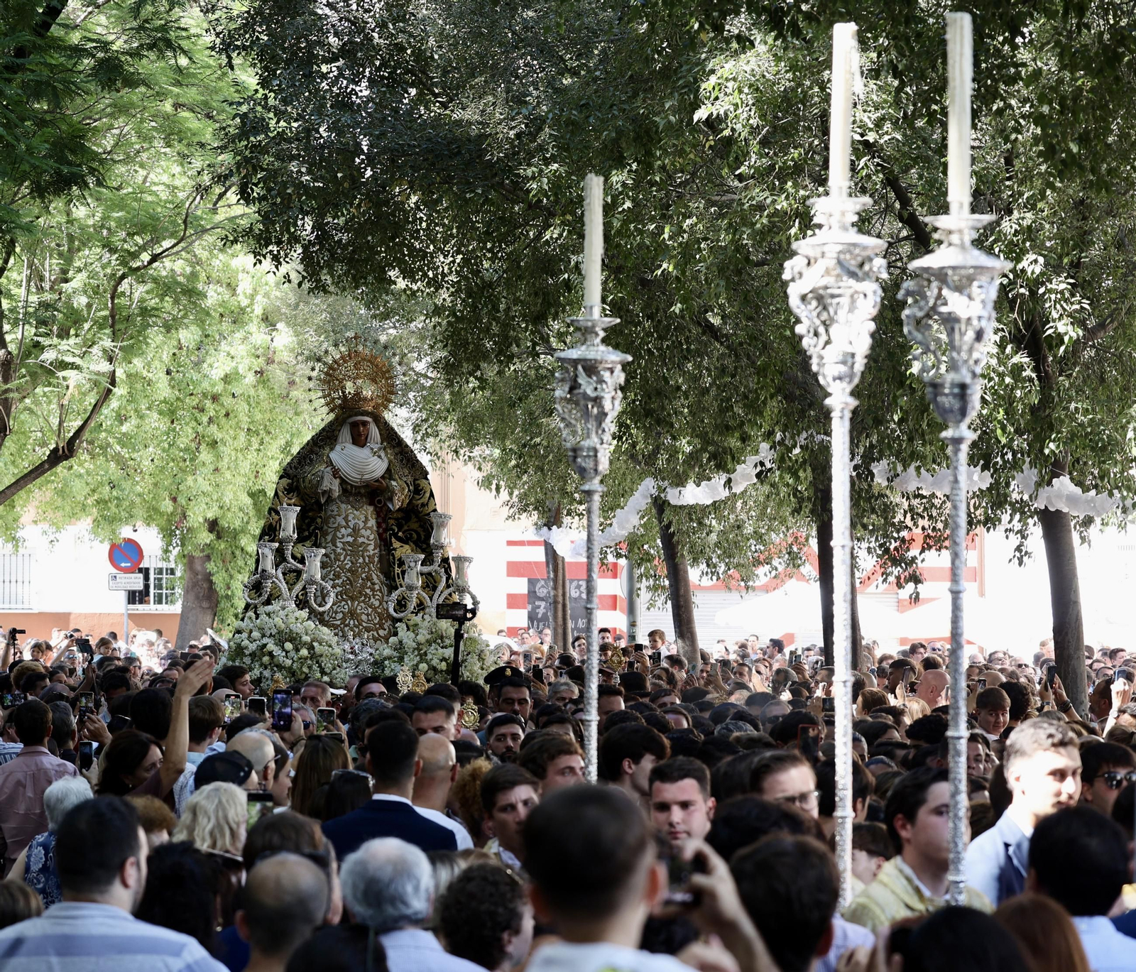 Fotos de la Misión de la Esperanza de Triana: del Tiro de Línea a las Letanías