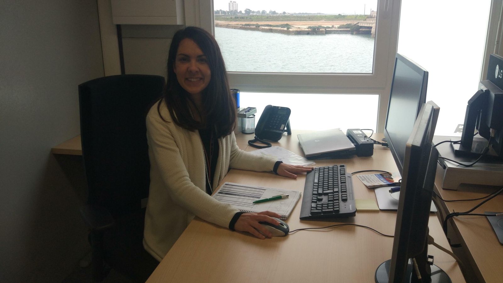 Aurora Muñoz, en su puesto de trabajo en Navantia San Fernando.