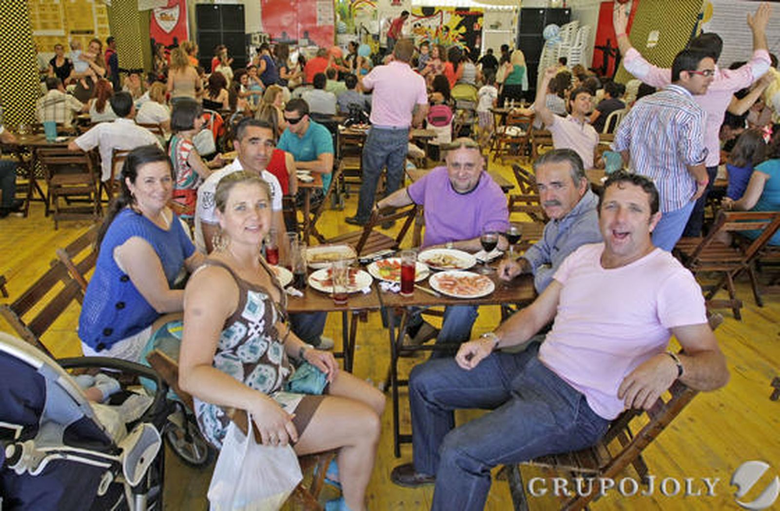 Nada como un buen plato de jamón y una copita manzanilla para refrescar la jornada de feria.

Foto: Erasmo Fenoy