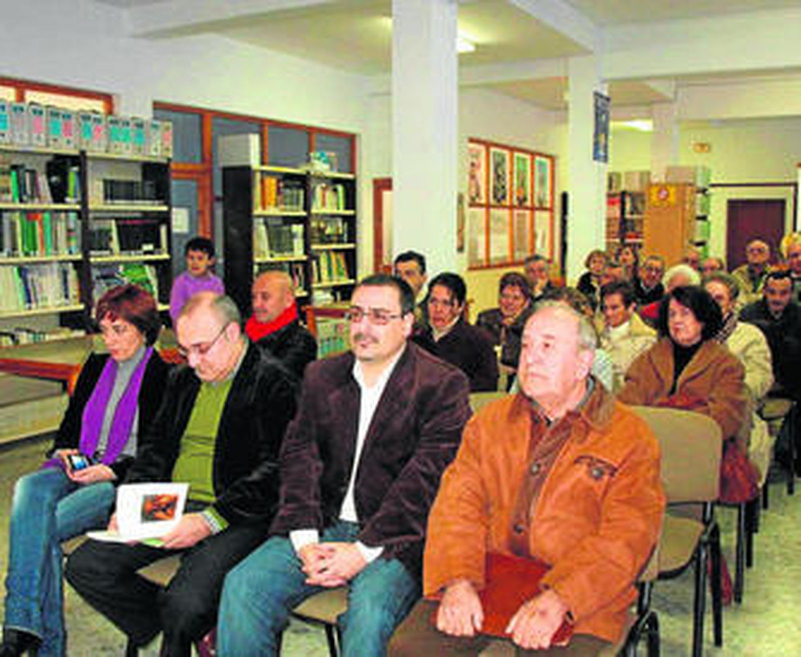 En el centro los dos hijos del poeta Juan Delgado, Juan Blas y José Manuel.