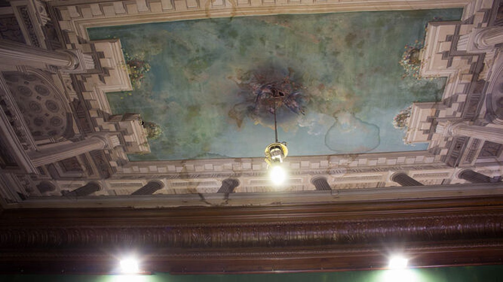 Detalle de los techos del Palacio de Orleans.