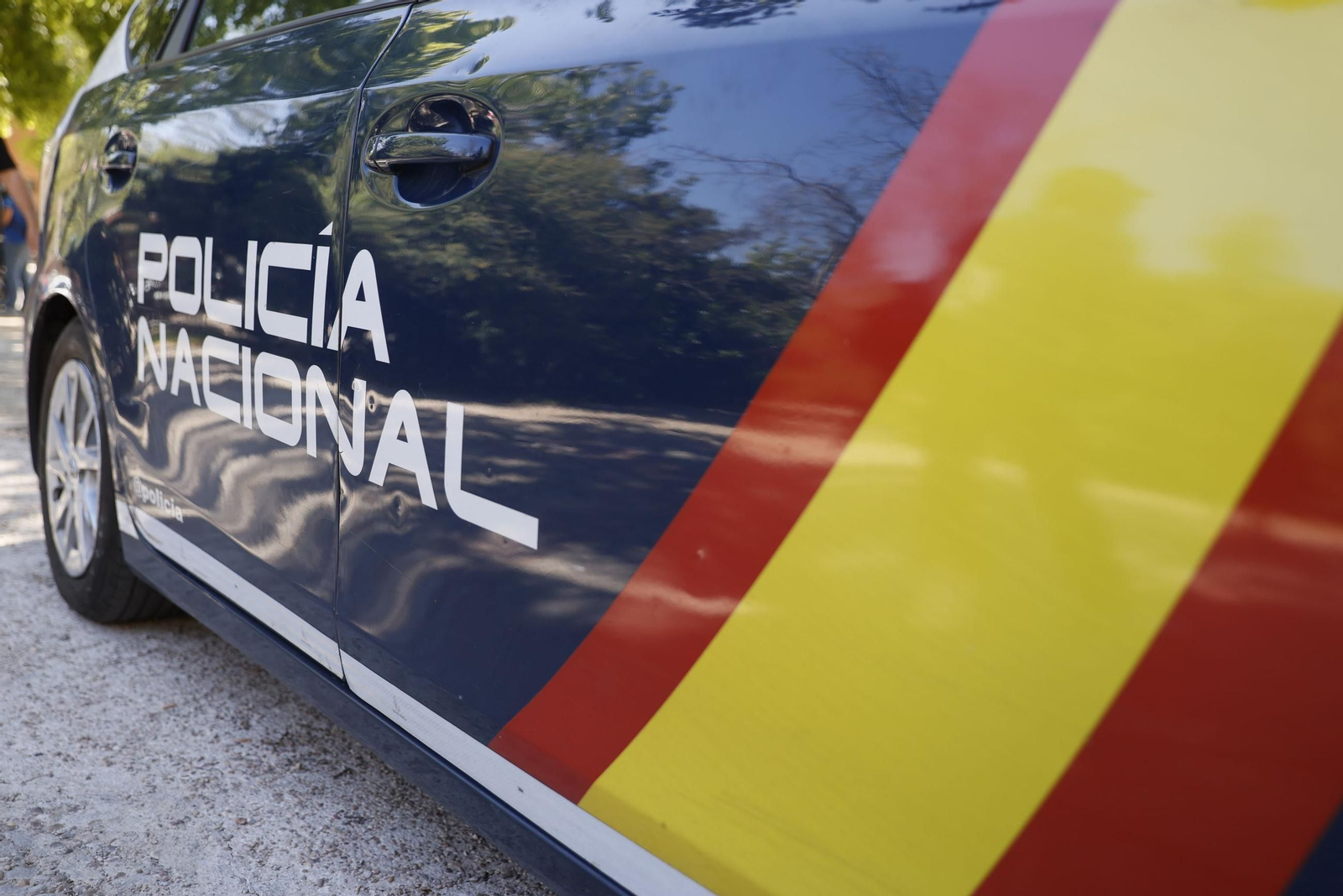 La Policía detiene a una edil del PP, dos policías y un 'mosso' en una trama de inmigración. La Policía detiene a una edil del PP, dos policías y un 'mosso' en una trama de inmigración.