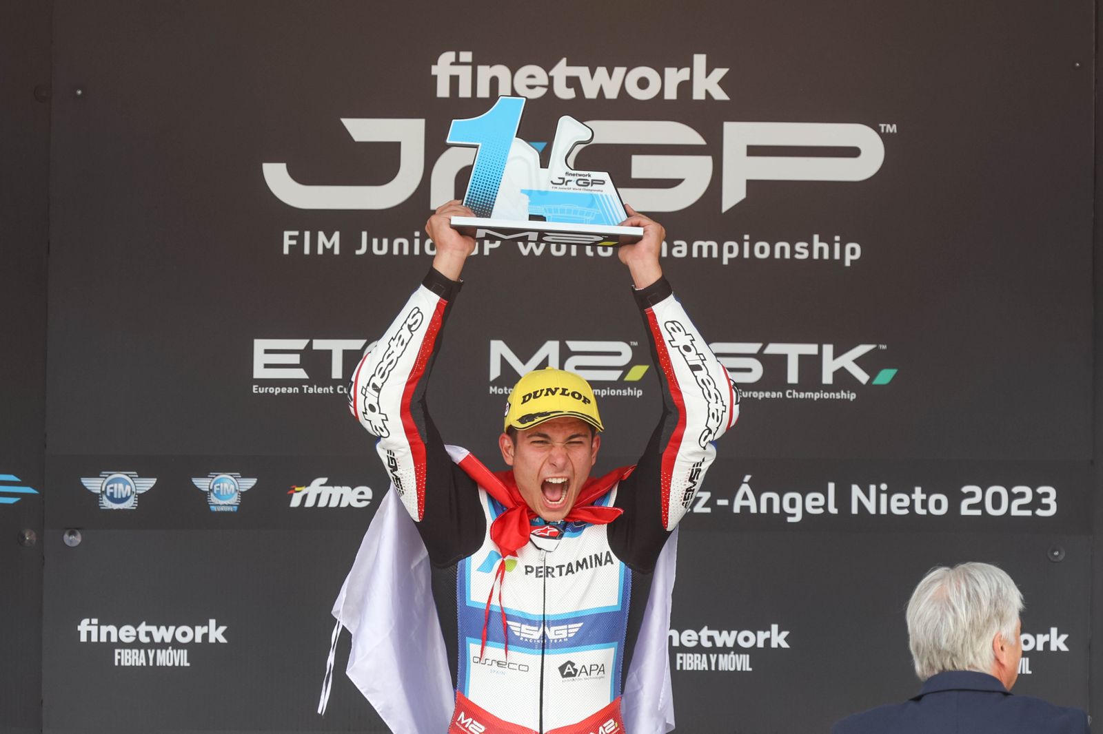 Carlos Tatay, exultante tras ganar en Jerez.