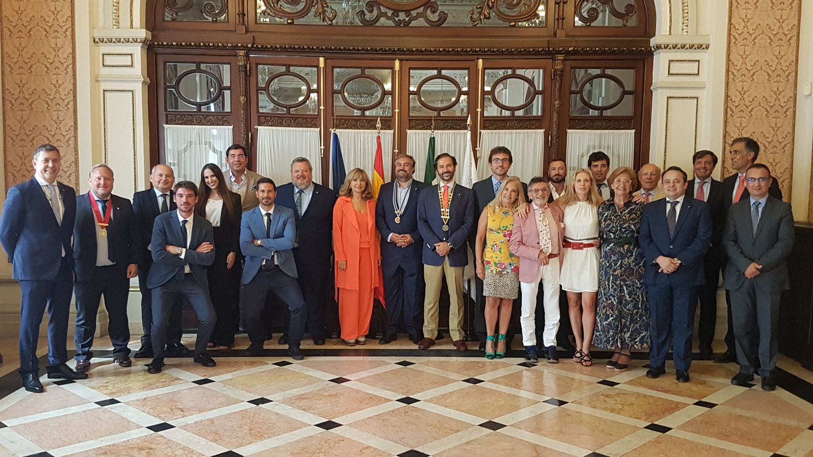 El Rotary Club Sevilla Corporate con Maruja Vilches.