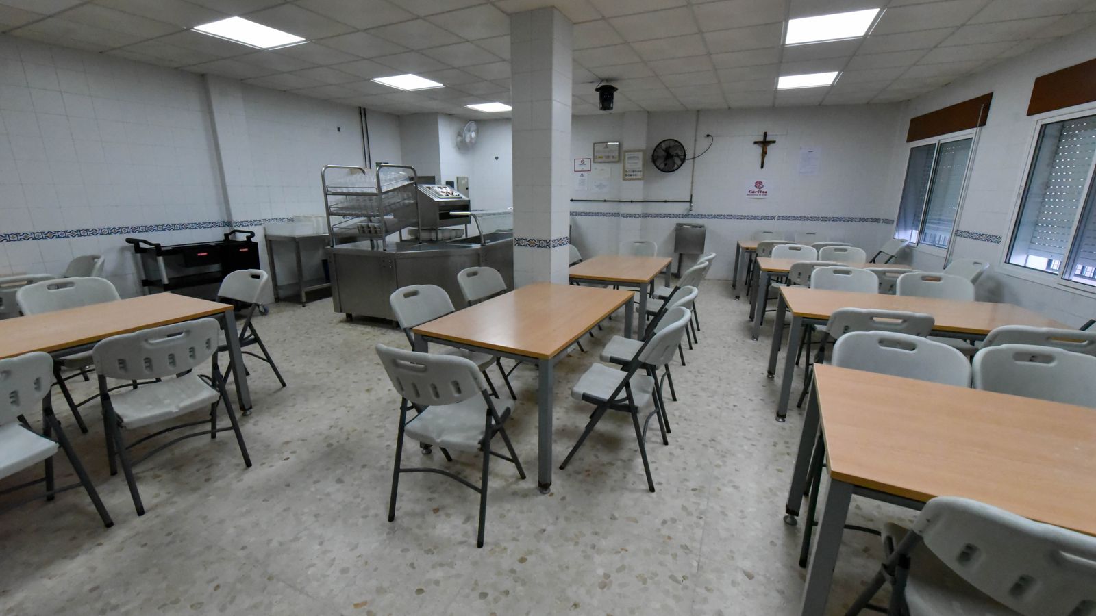 Fotos del comedor social 'Padre Cruceyra' de Cáritas Diocesana de Cádiz