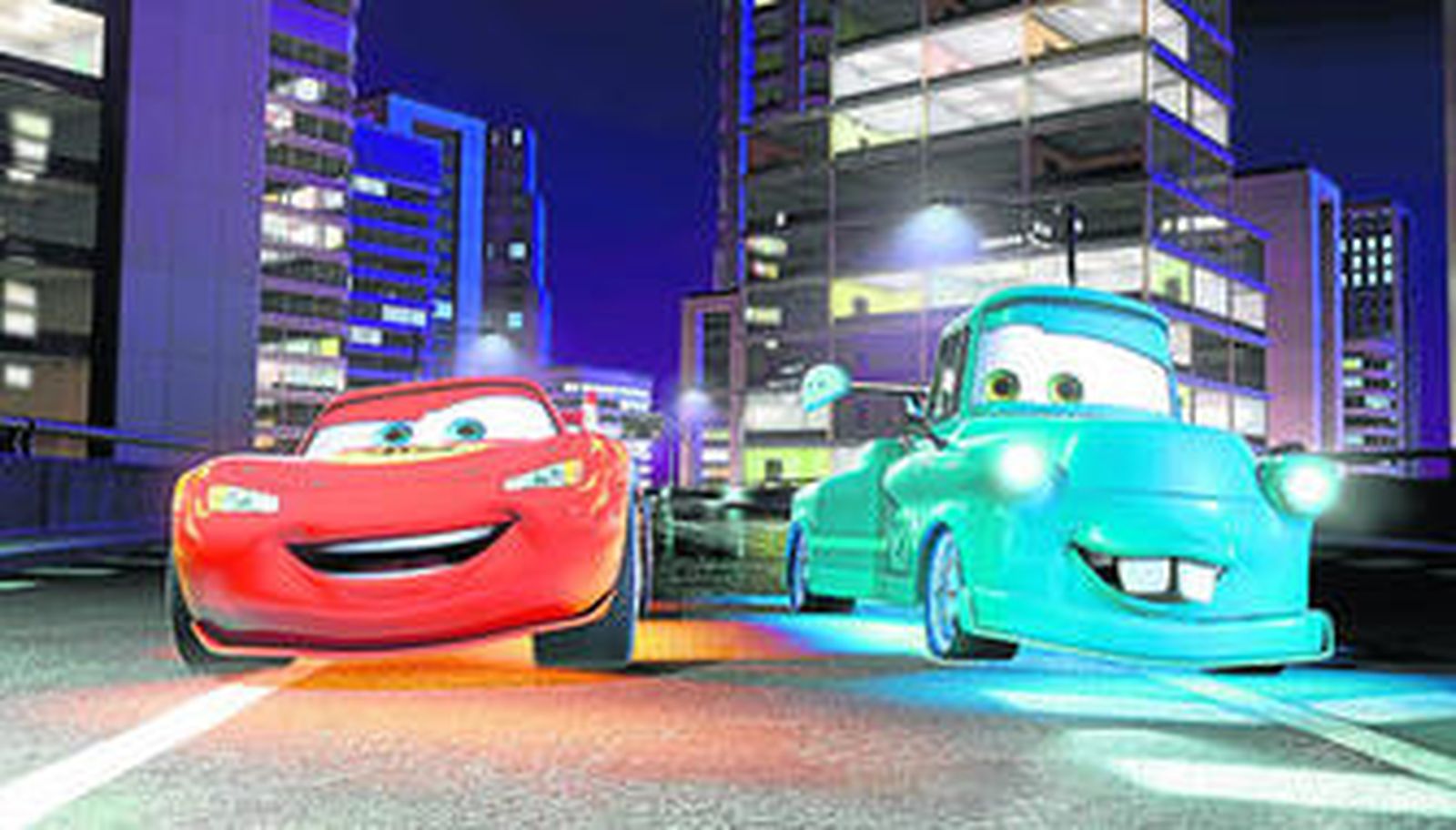 Los vehículos vuelven a rodar lo más rápido posible en esta nueva 'Cars 2'.