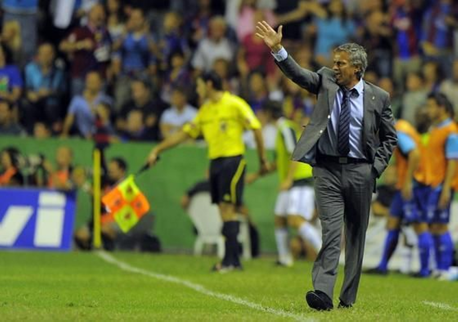 El claro dominio del Levante en el centro del campo impidió que el Real Madrid rompiese el empate a cero entre ambos canjuntos.

Foto: EFE