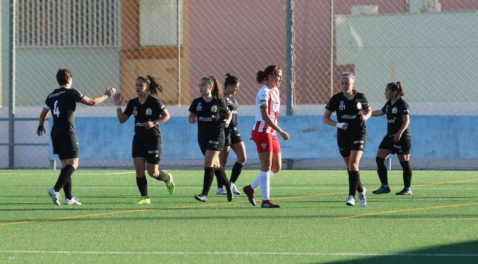 Jugadoras cordobesas celebrando un gol en Los Molinos.