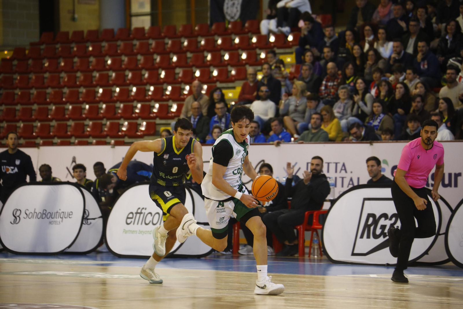 Las mejores fotos del ambiente en Vista Alegre para el Coto Córdoba - UDEA Algeciras