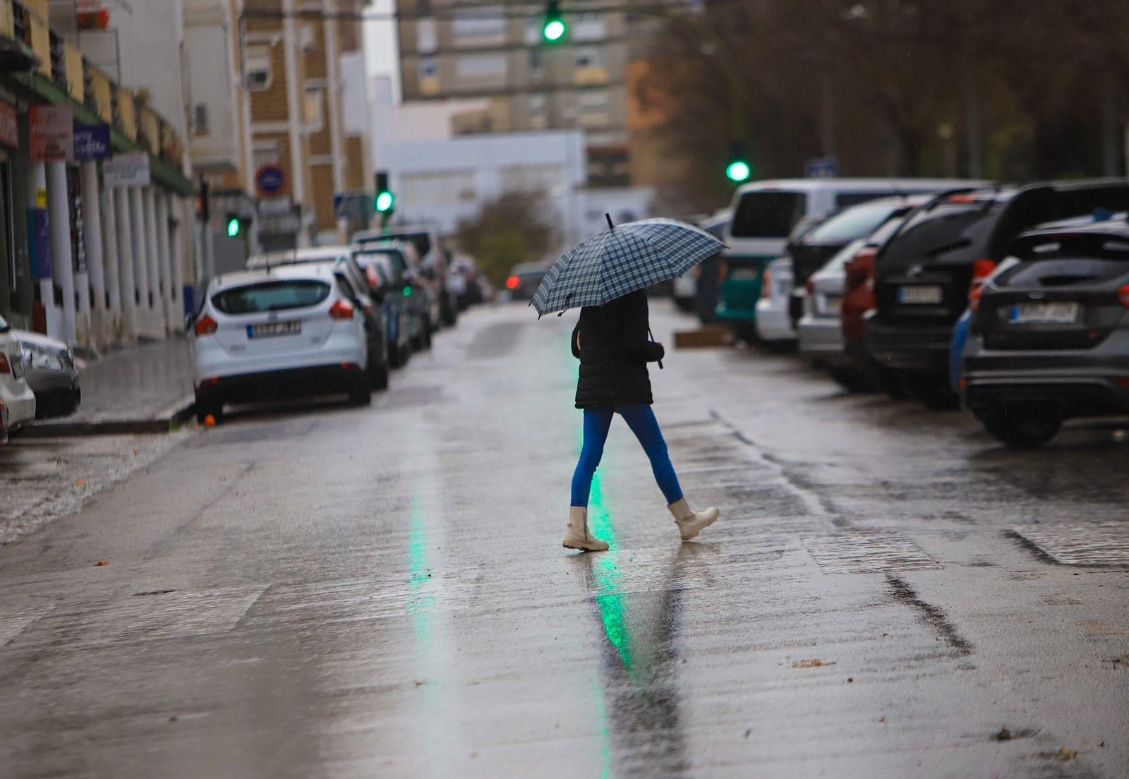 Una mujer con un paragüas en la jornada del pasado domingo.