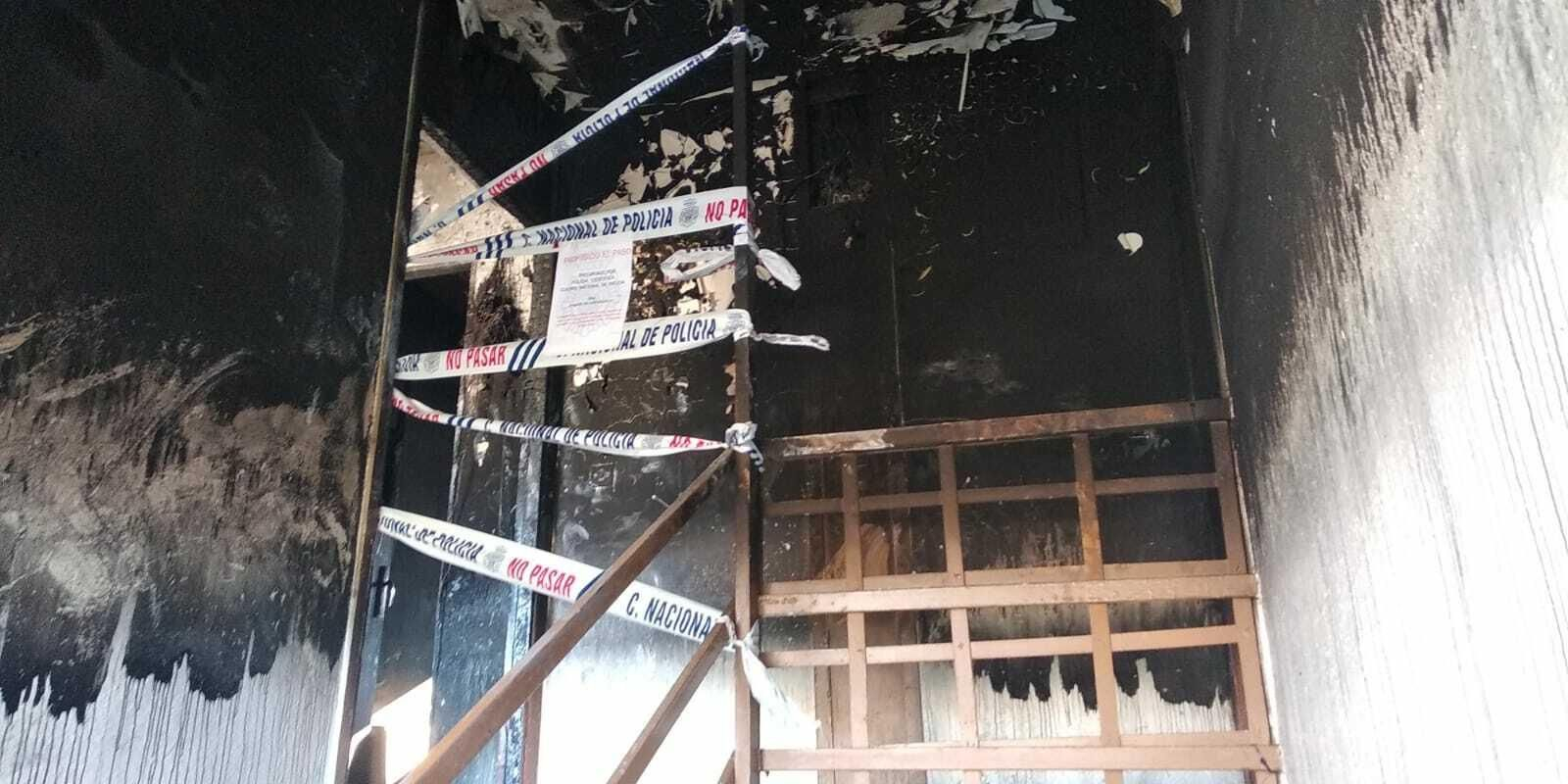 Interior del edificio que ha ardido.