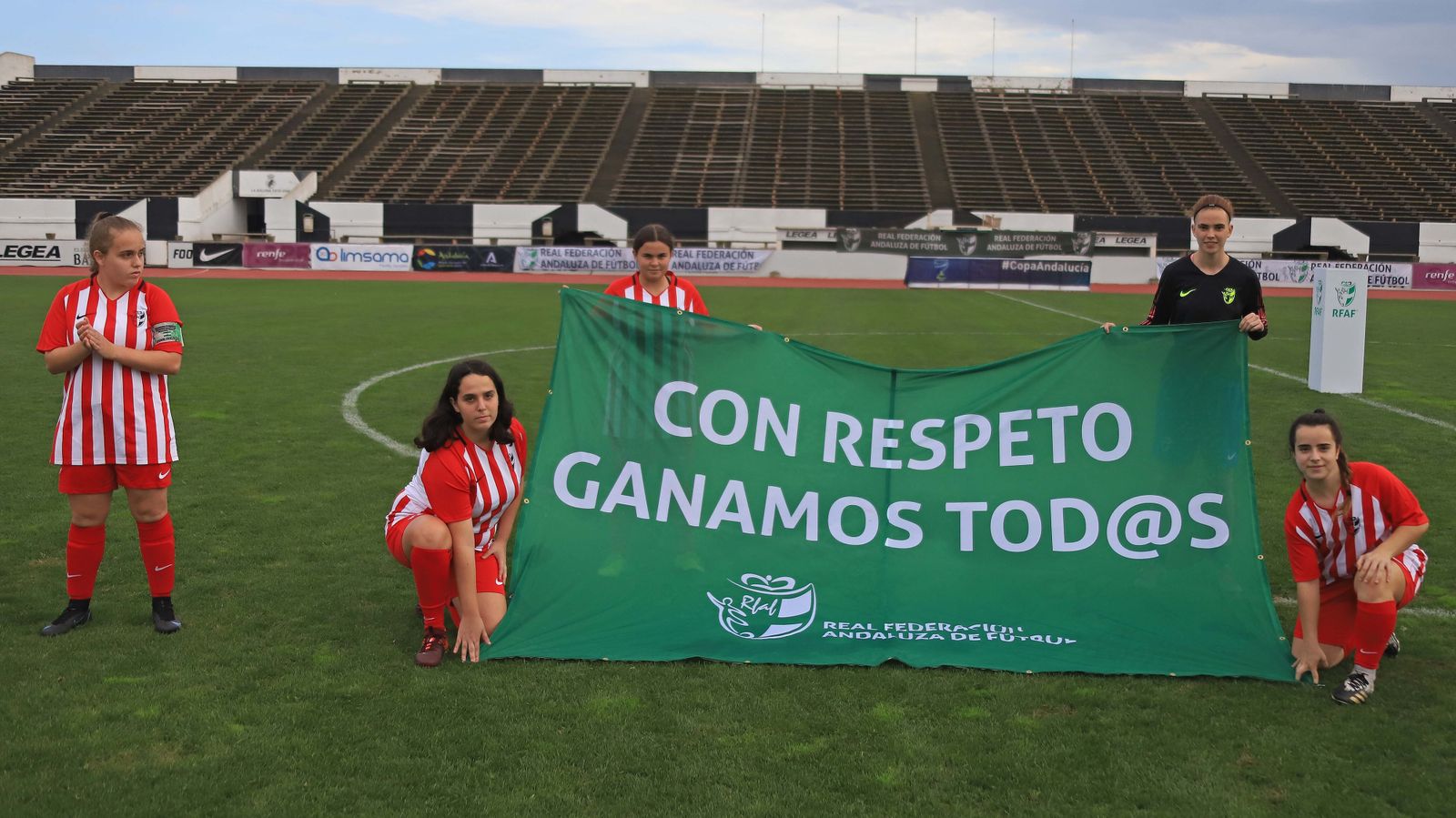 Fotos de las finales del Campeonato de Andalucía de Selecciones Provinciales de futbol femenino sub-15 y sub-17 en La Línea