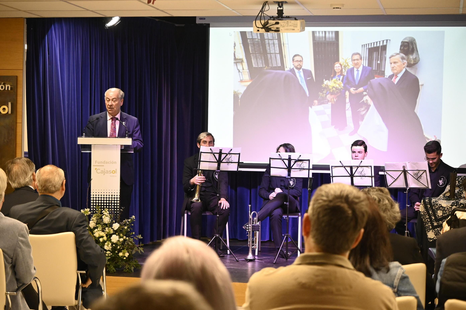 Entrega del Premio Gota a Gota a las Hermanas de la Cruz, en imágenes