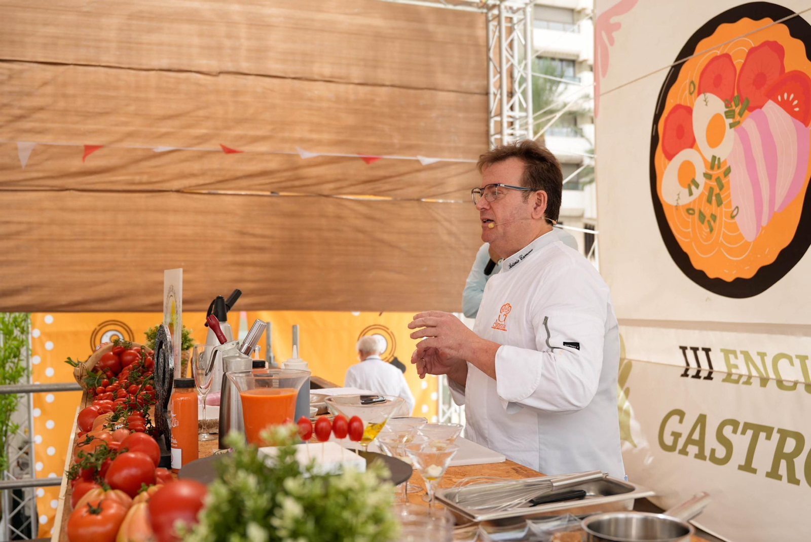 La Cofradía del Tomate y la semifinal del concurso gastronómico de la Feria de Almería, en imágenes