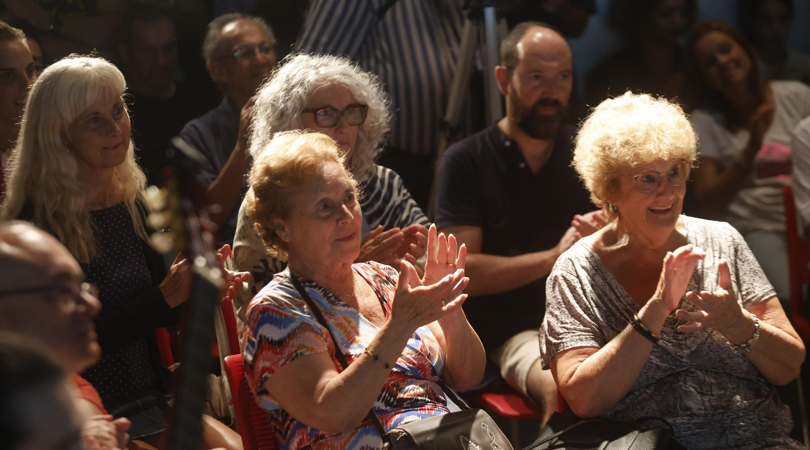 Búscate en la reunión a compás en AlCultura