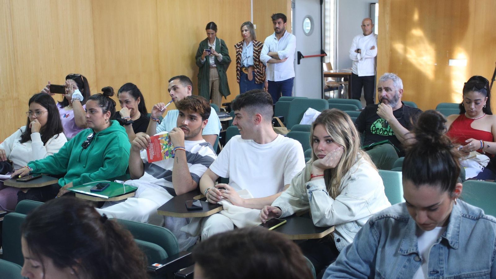 Acto de entrega de reconocimientos a entidades y figuras representativas de la ciudad