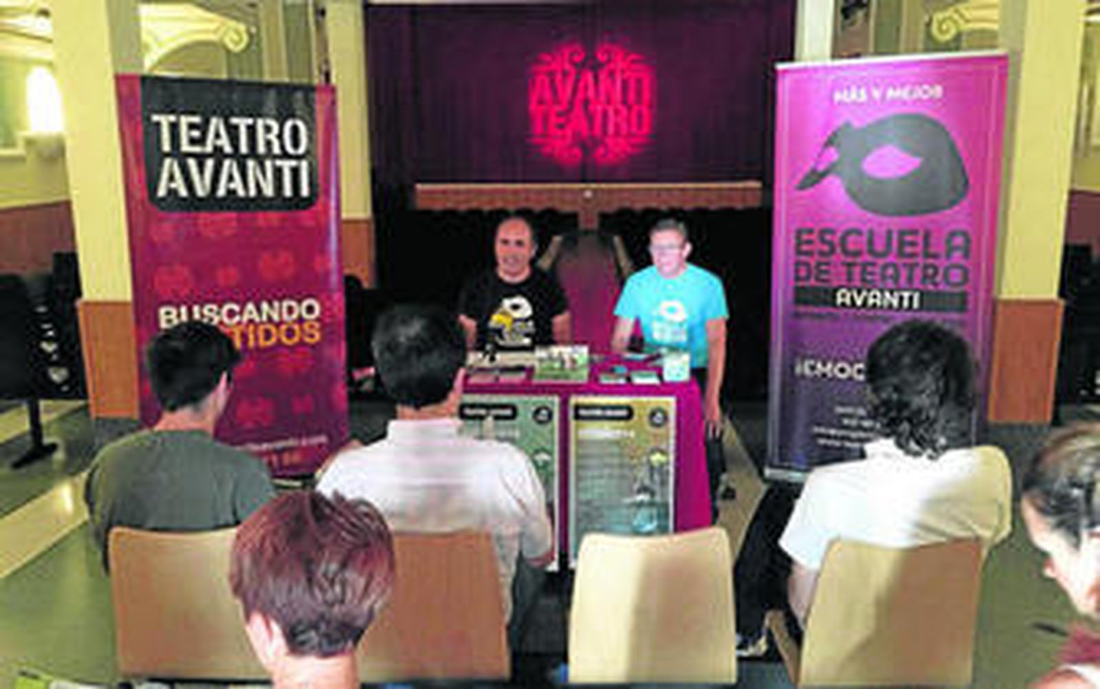 Julián Molina (derecha), en la rueda de prensa de la presentación del programa.