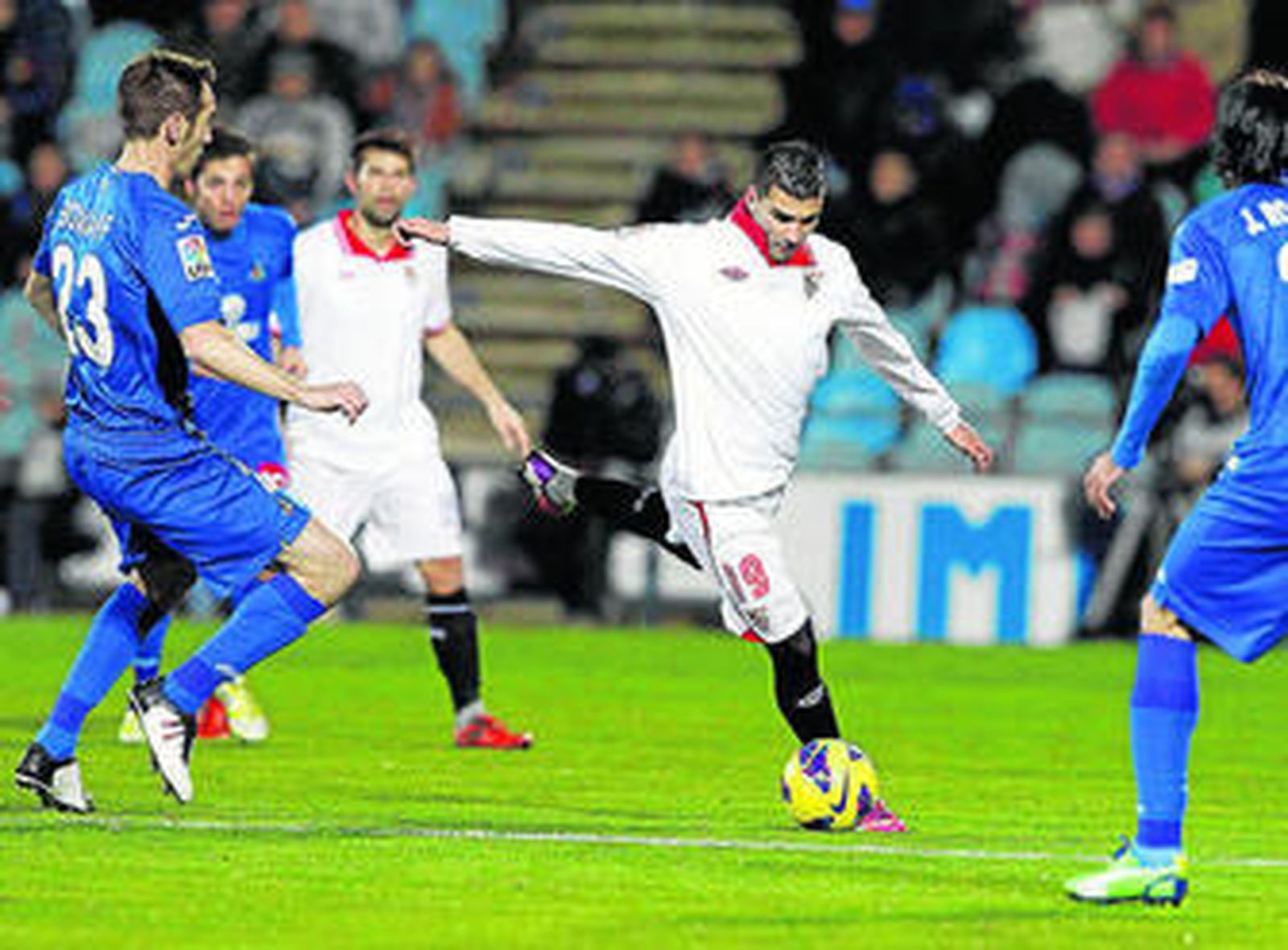 Reyes fue uno de los jugadores más activos durante todo el partido y marcó el gol del cuadro hispalense.