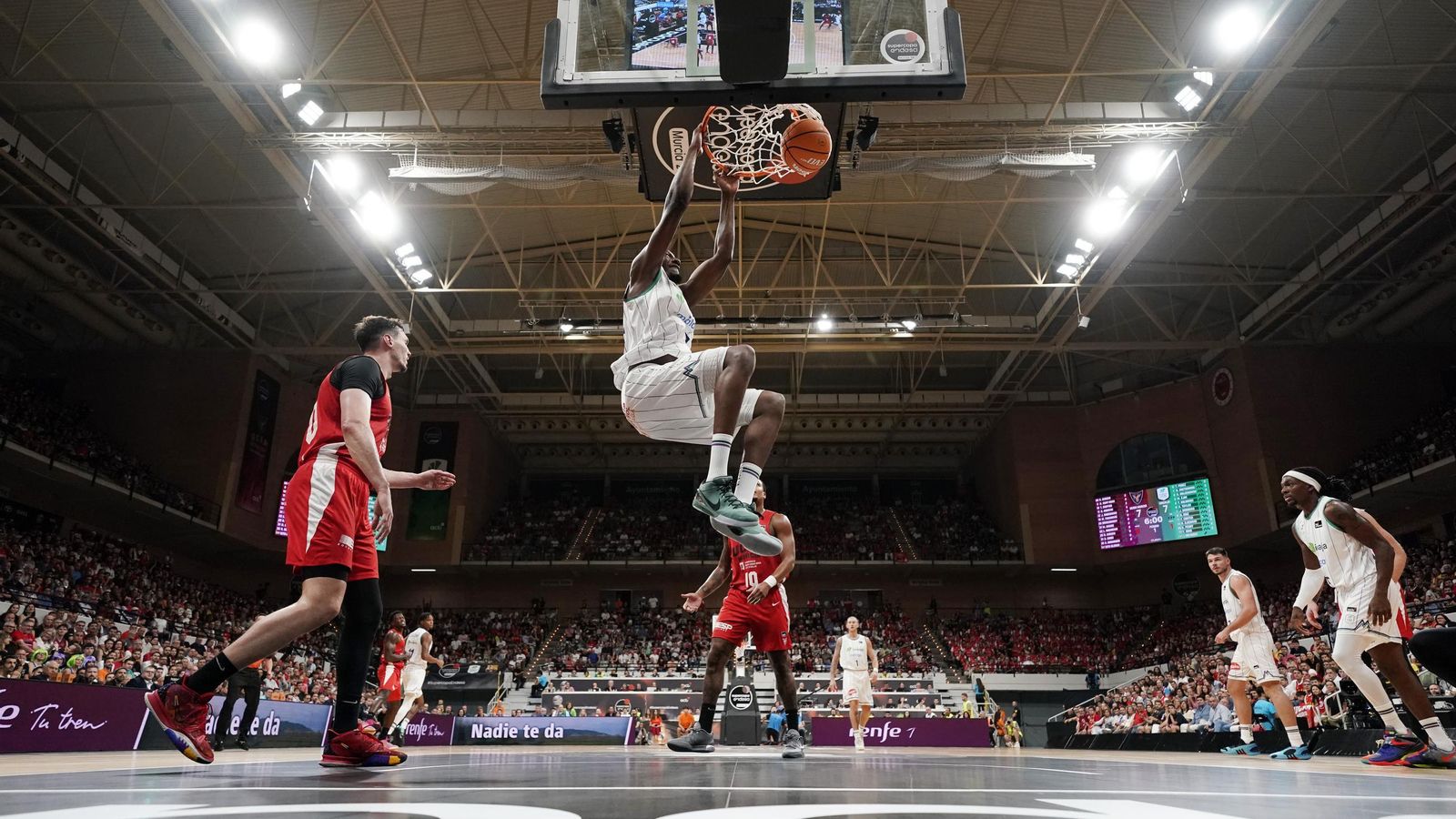 El UCAM Murcia-Unicaja de la Supercopa, en fotos