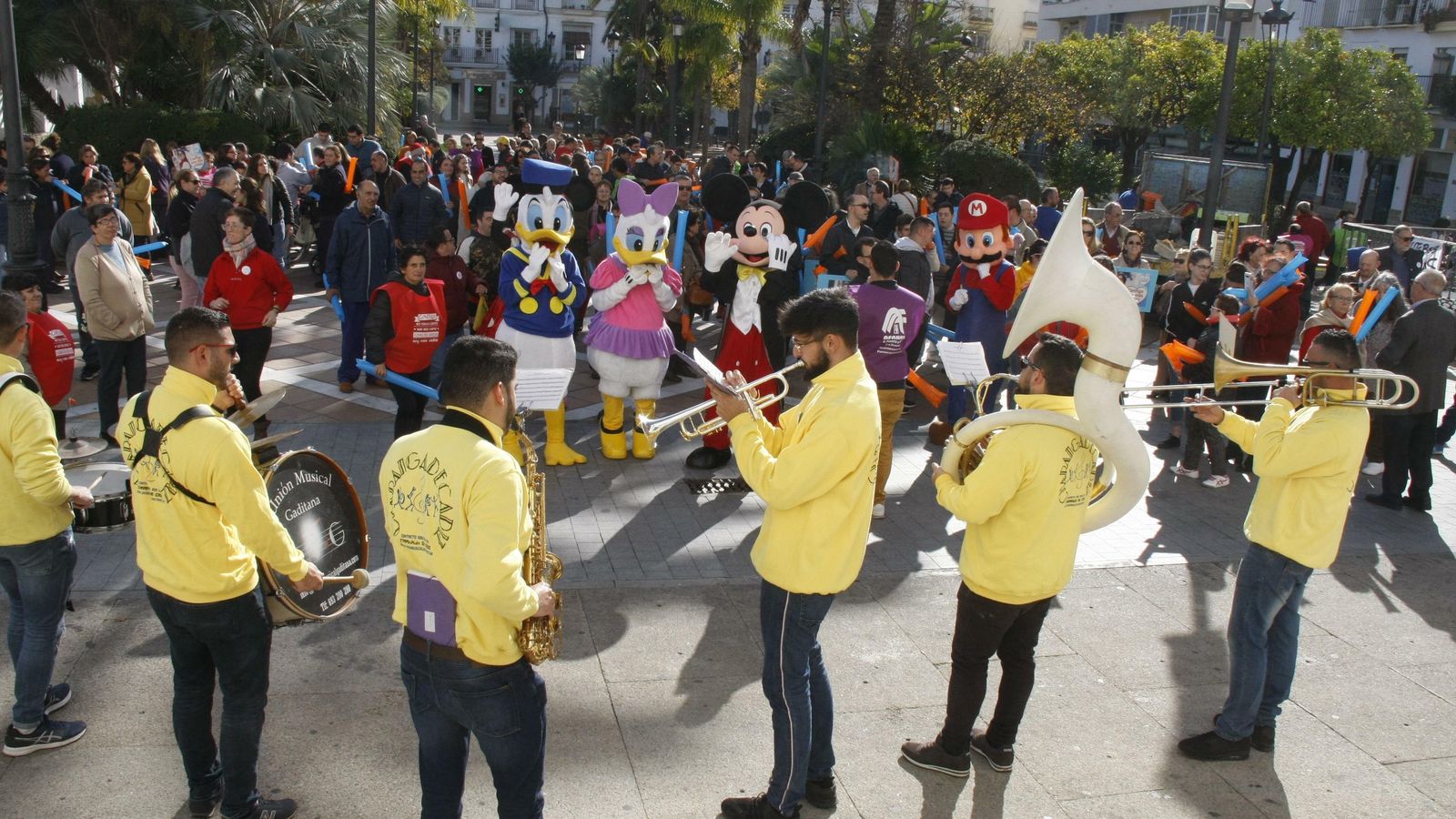 Imagen de la manifestación a su llegada a la plaza Isaac Peral.