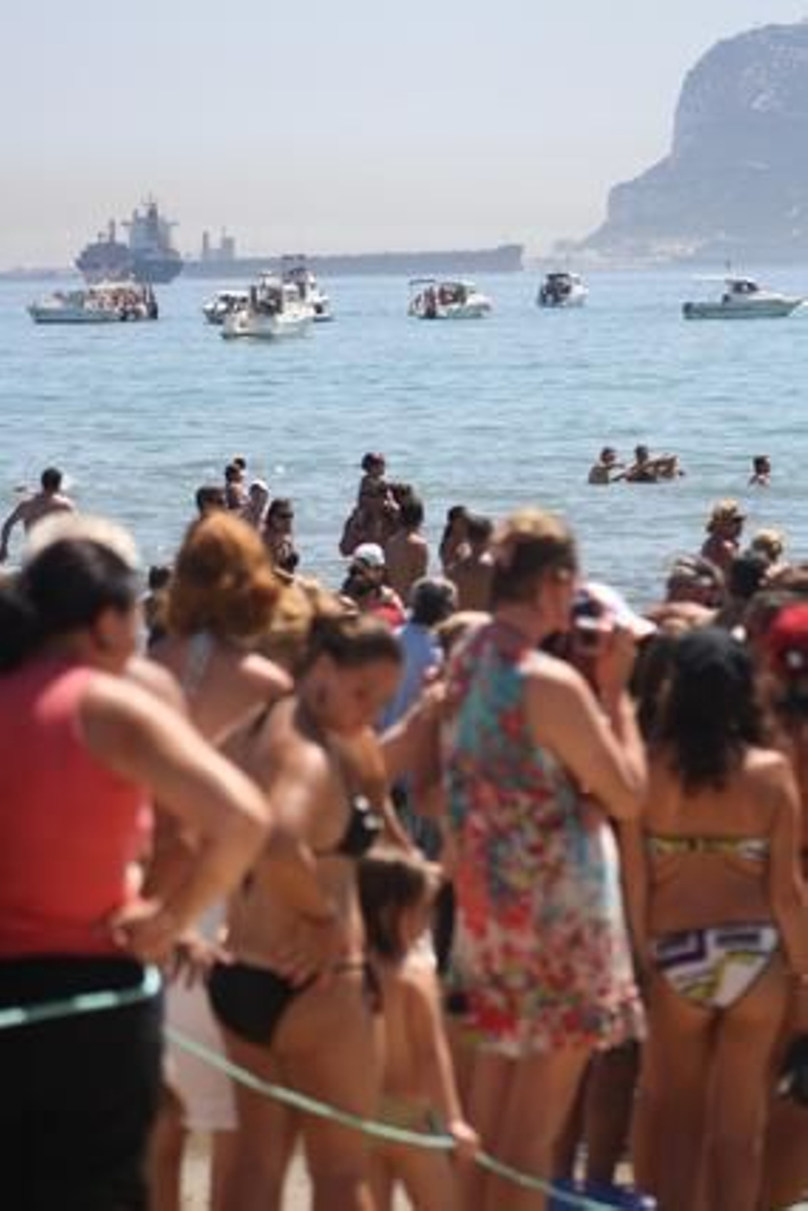 Miles de fieles recibieron con entusiasmo a la imagen en su llegada a la playa.

Foto: Fran Montes