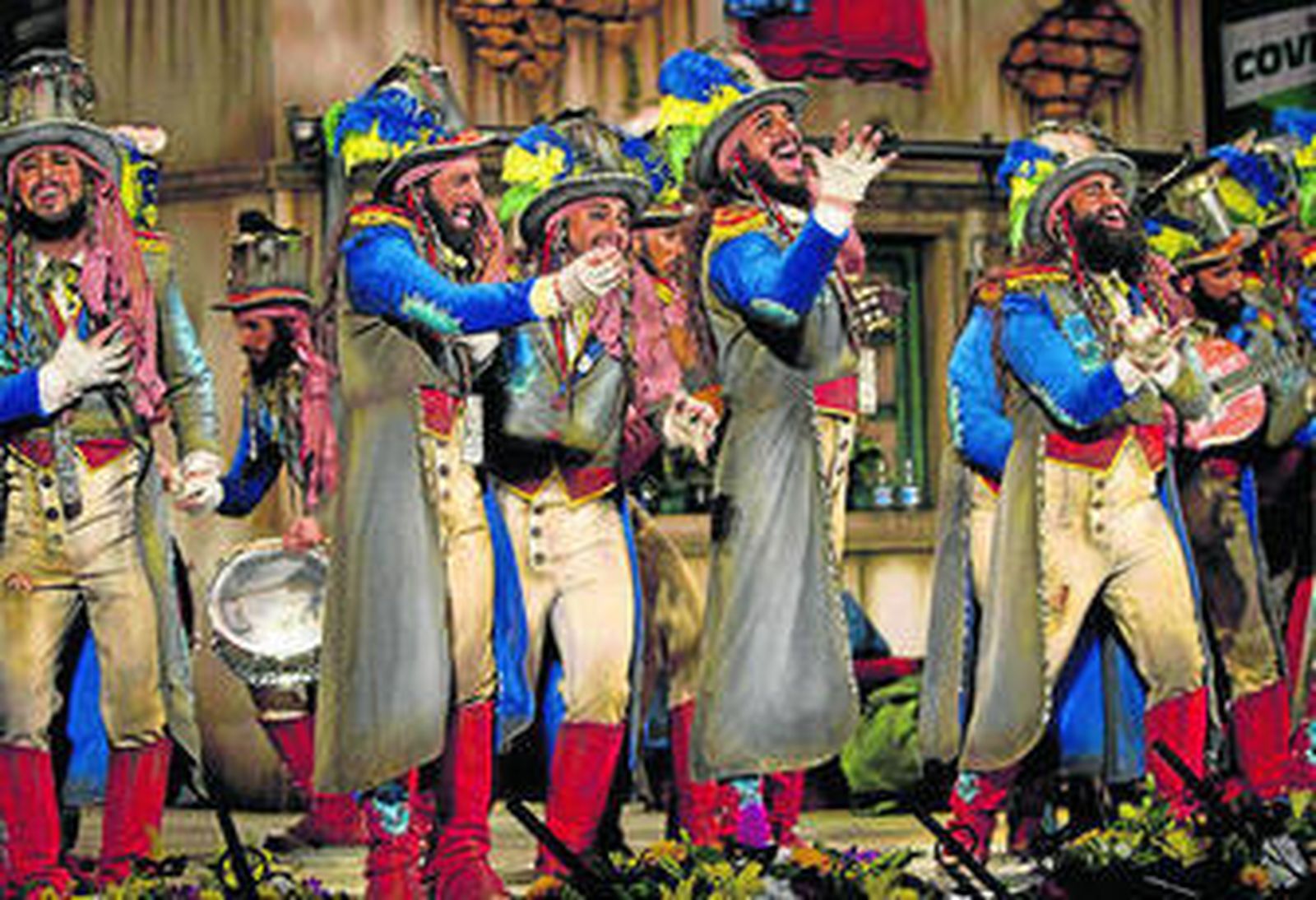 La comparsa Los Millonarios durante una de sus actuaciones en Cádiz.