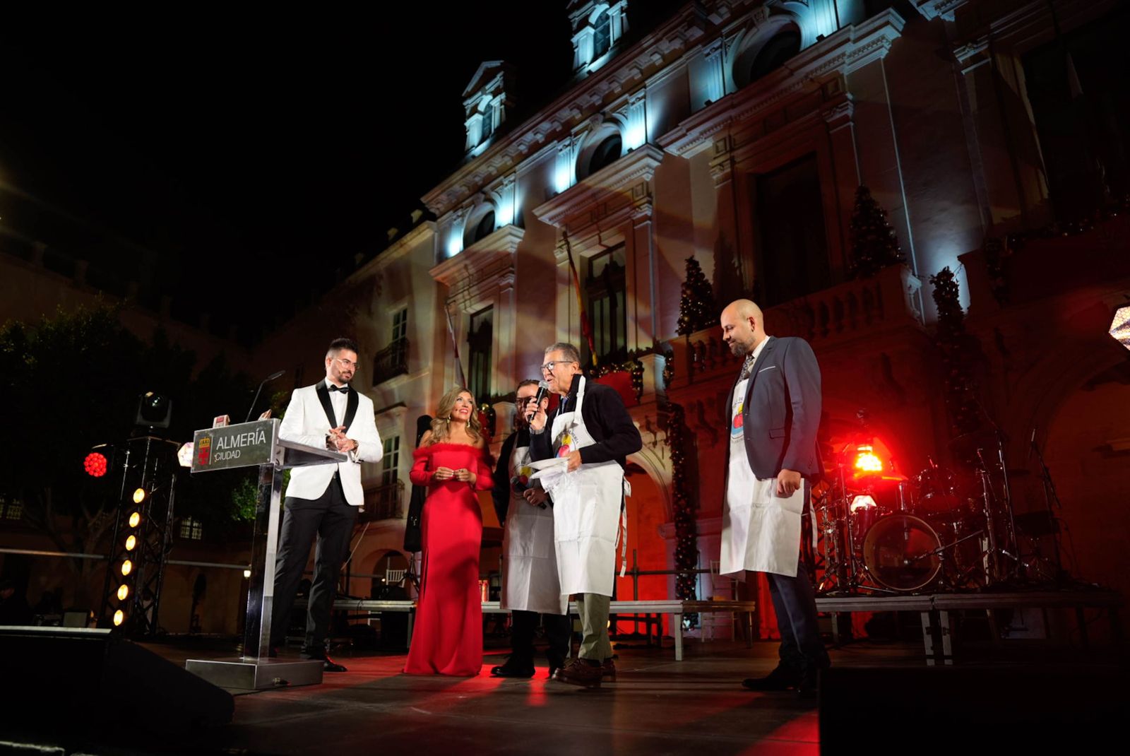 Almería despide con los 12 tomates cherry de la suerte el año 2025