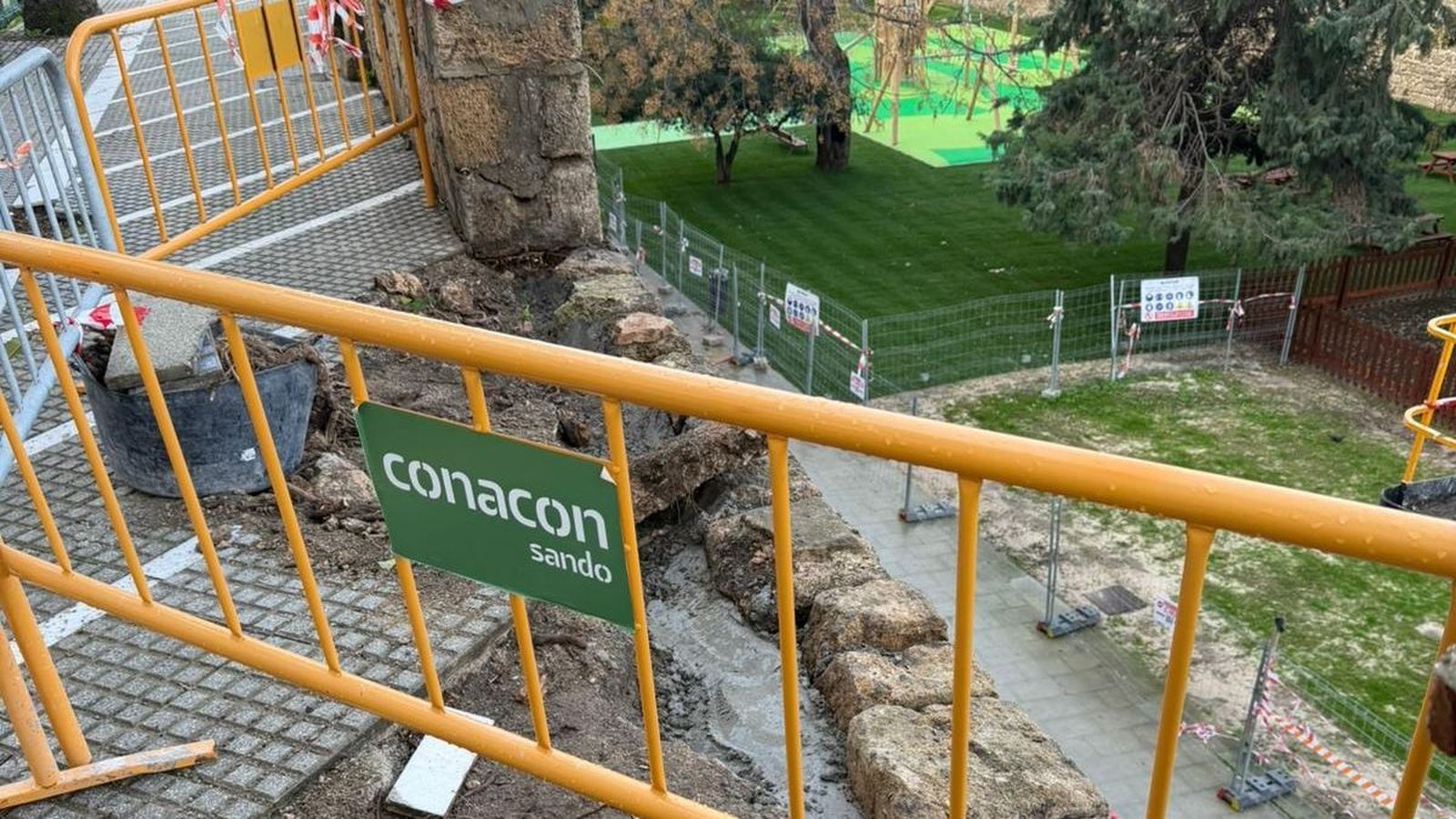 Arreglo de uno de los tramos de la balaustrada que se encontraba en peor estado.