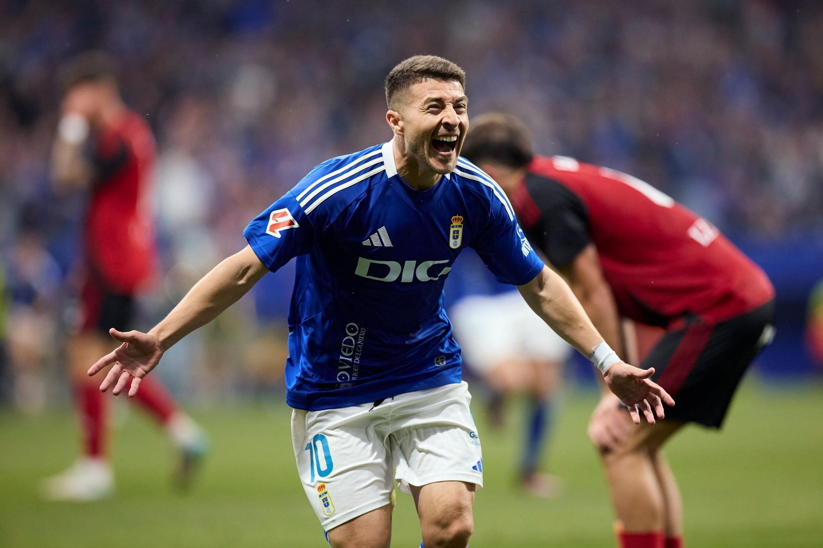 Las fotos del ascenso del Oviedo ante el Mirandés