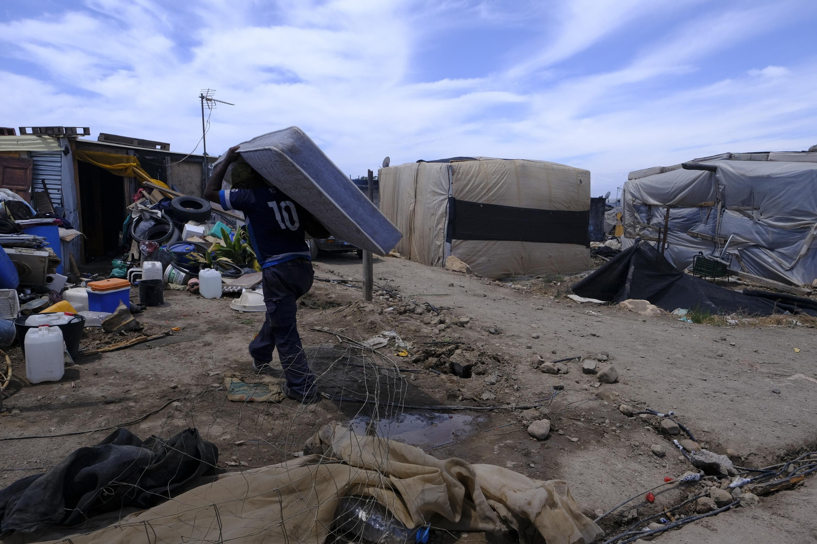 Fotogalería incendio asentamiento de chabolas en Atochares-Níjar (Almería)