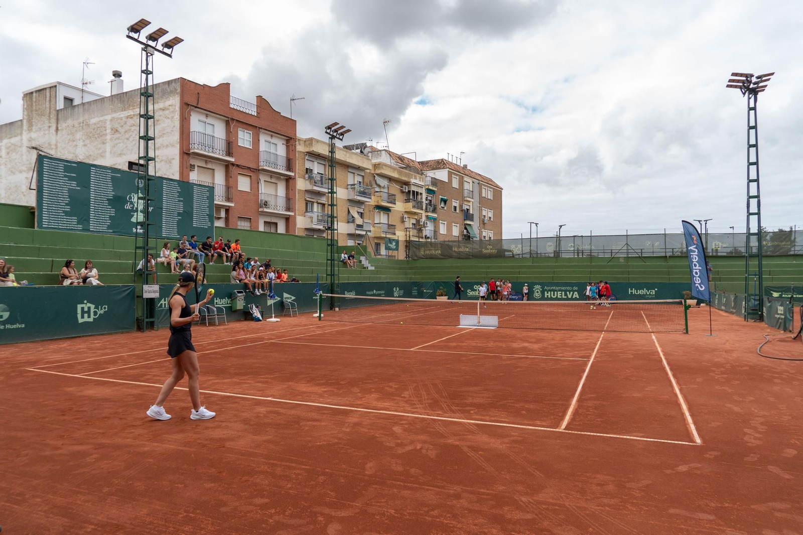 Imágenes del Clinic con Paula Badosa, Jessica Bouzas y los alumnos de la escuela del Real Club Recreativo de Tenis de Huelva  