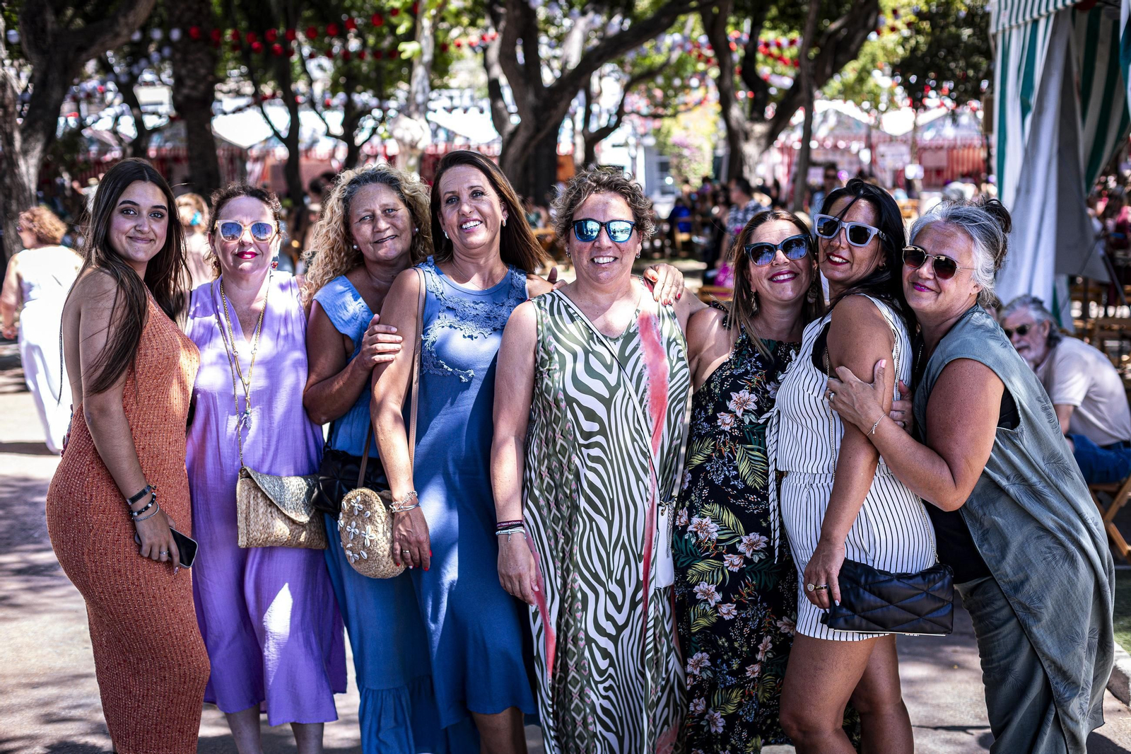 Búscate en las imágenes del Día de la Mujer de la Feria del Carmen y de la Sal de San Fernando