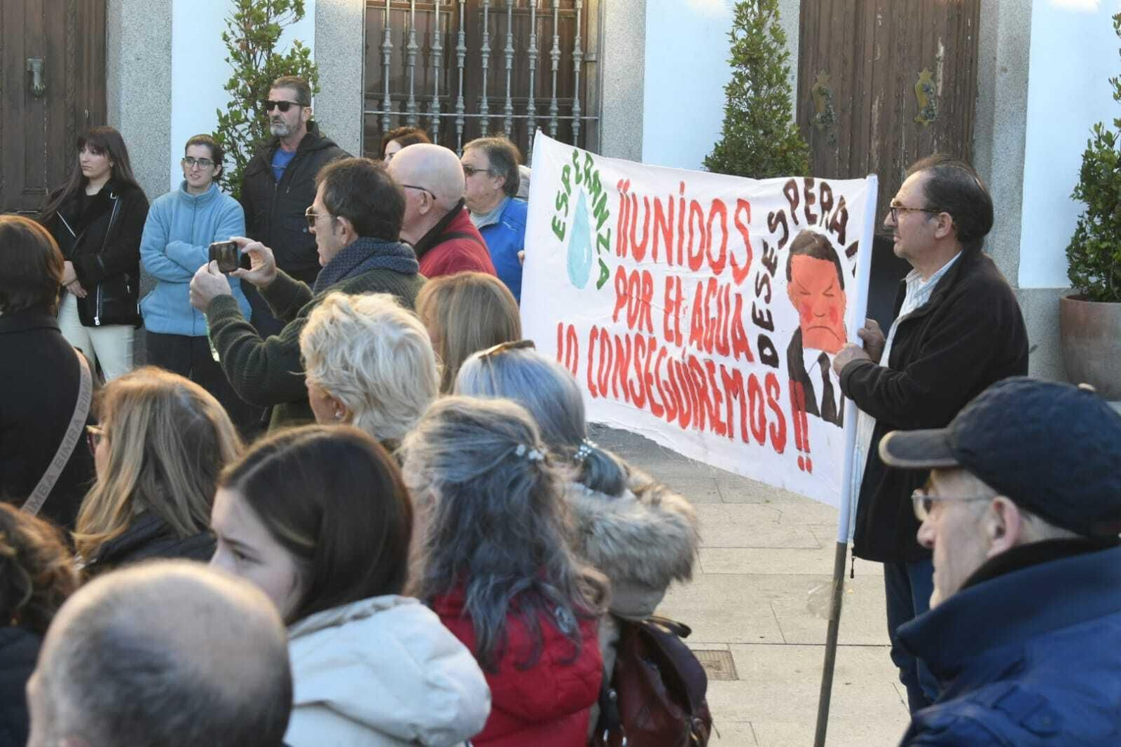 Villanueva de Córdoba se vuelca con los vecinos en huelga de hambre por el agua, en imágenes