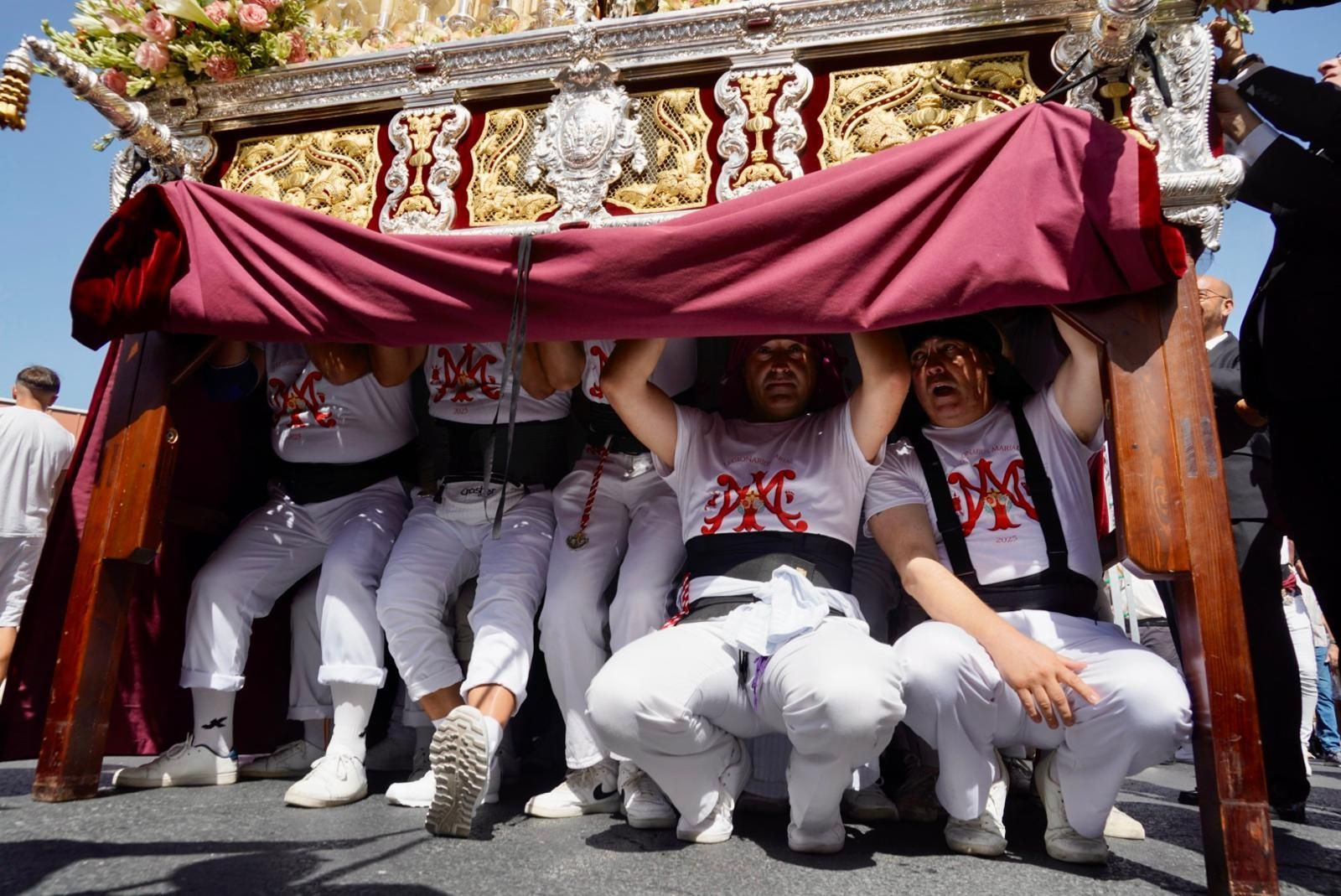 Imágenes de la salida de Nuestra Señora de los Dolores en la Magna Mariana de Huelva