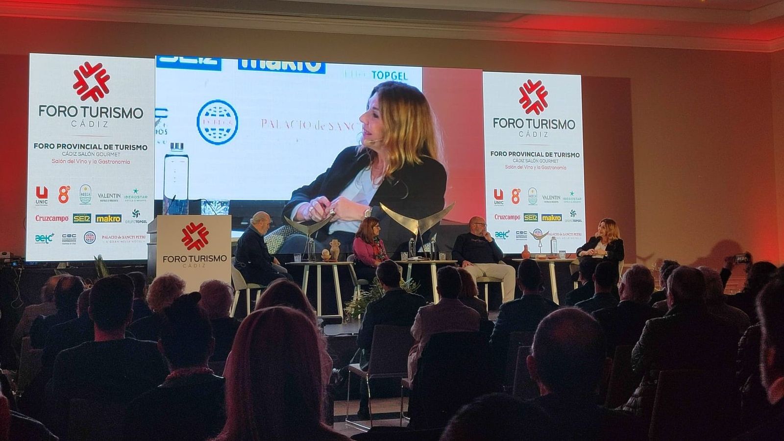 Mesa de debate sobre el atún rojo de almadraba en el Foro Turismo de Chiclana