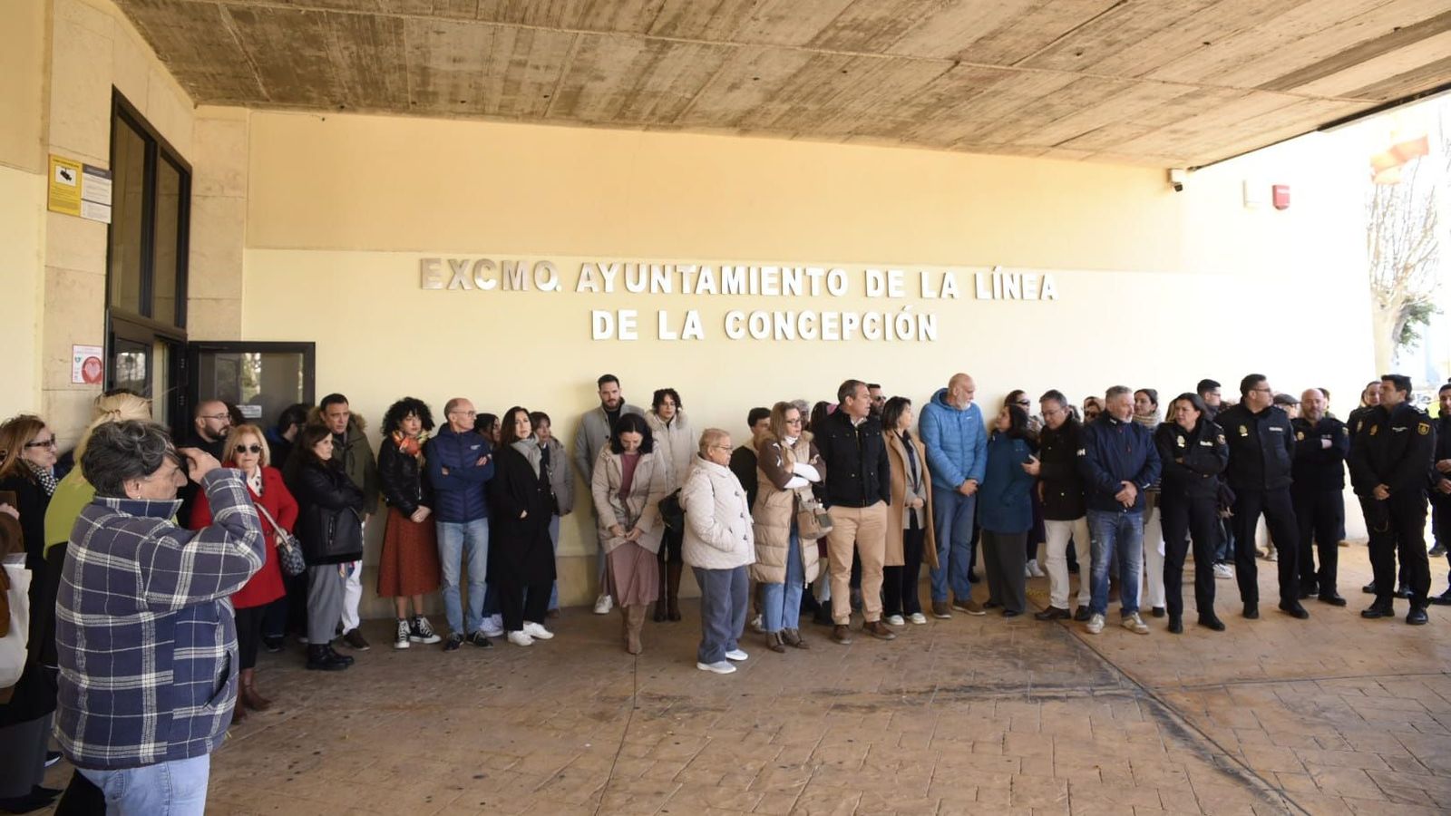 Minuto de silencio en La Línea, sobrecogida por el accidente de Adamuz.