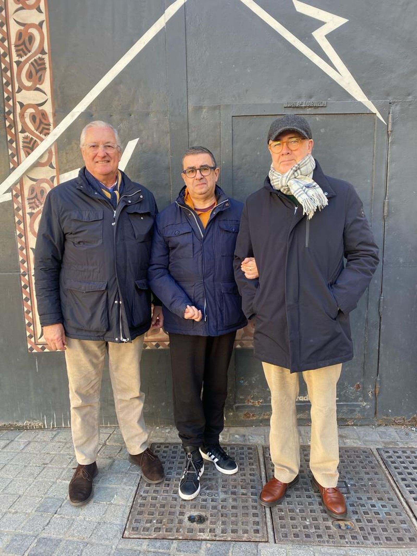Fernando López y Luis Salinas junto a Francisco Robles